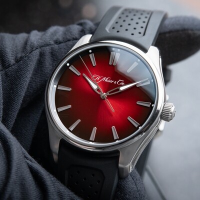 H.Moser & Cie. Pioneer Centre Seconds Mad Red Steel Rubber Automatic 42.8