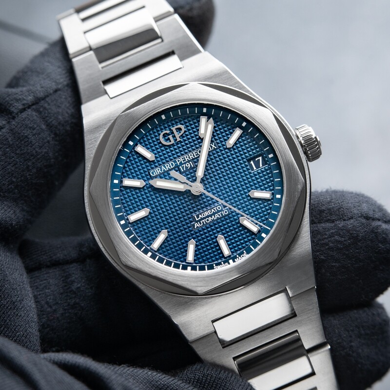 Girard Perregaux Laureato Automatic Steel Blue Dial Set 42mm 81010
