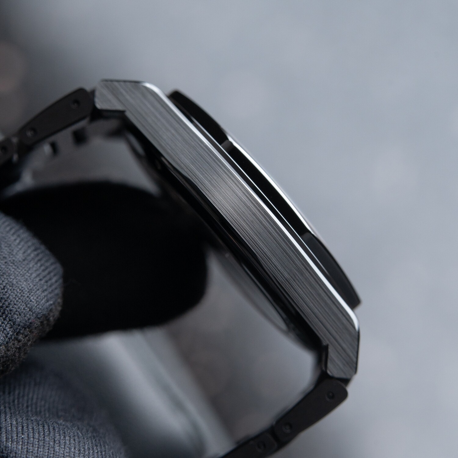 Girard Perregaux Laureato Skeleton Earth To Sky Edition Black