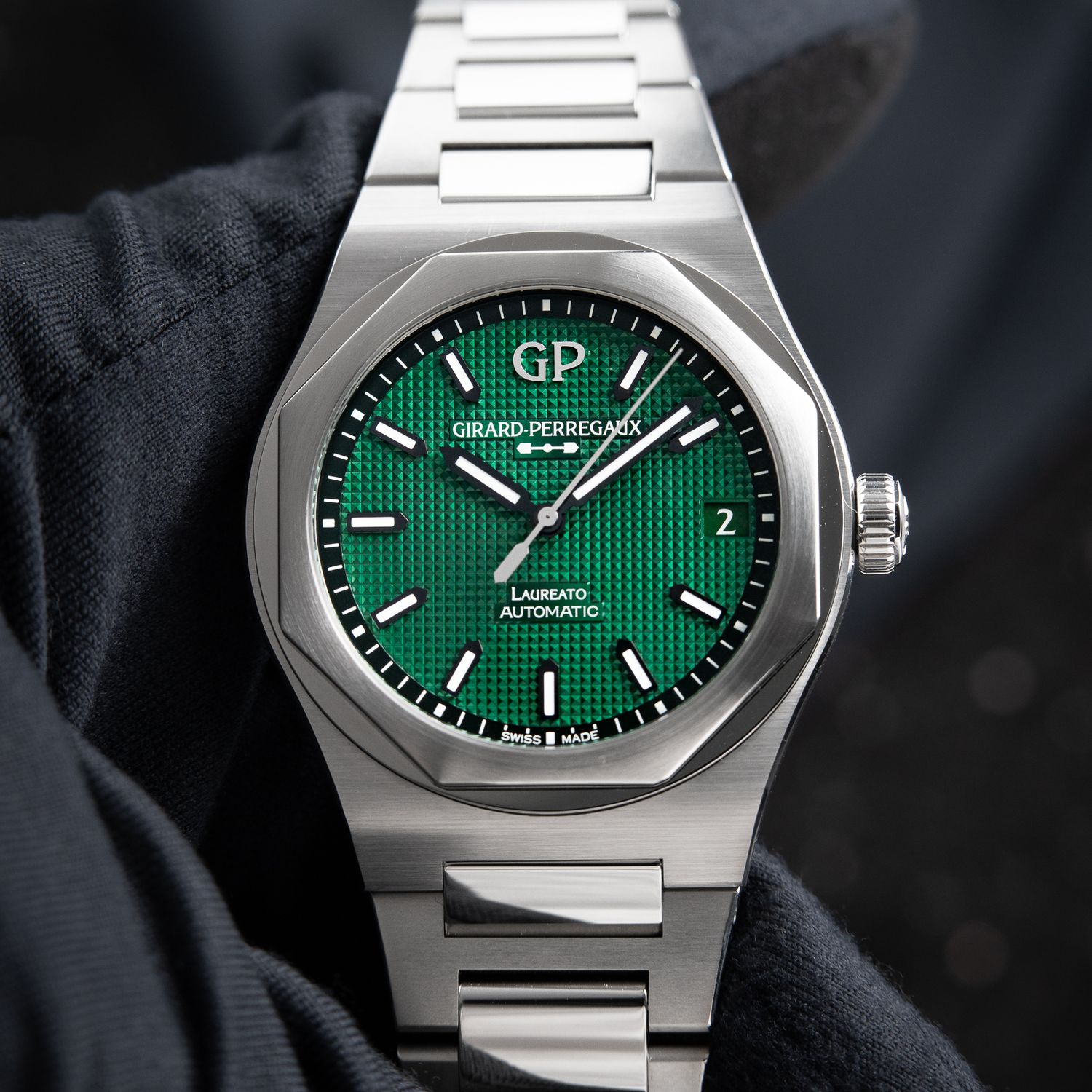 Girard Perregaux Laureato Automatic Steel Bracelet Green Dial 42mm 81010