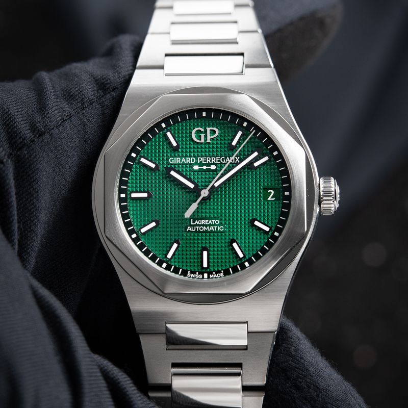 Girard Perregaux Laureato Automatic Steel Bracelet Green Dial 42mm 81010