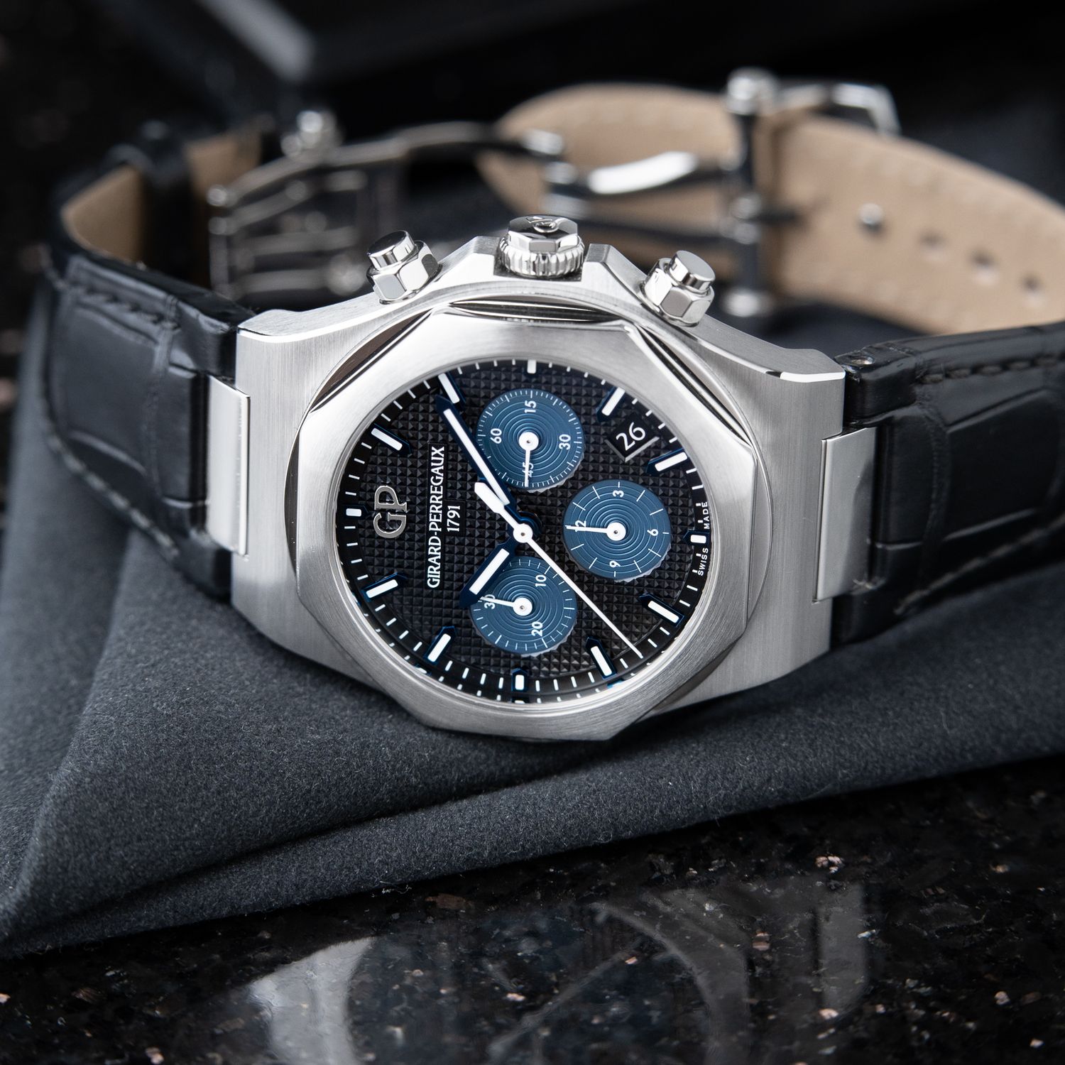 Girard Perregaux Laureato 38 Automatic Chronograph Steel Black Blue 81040