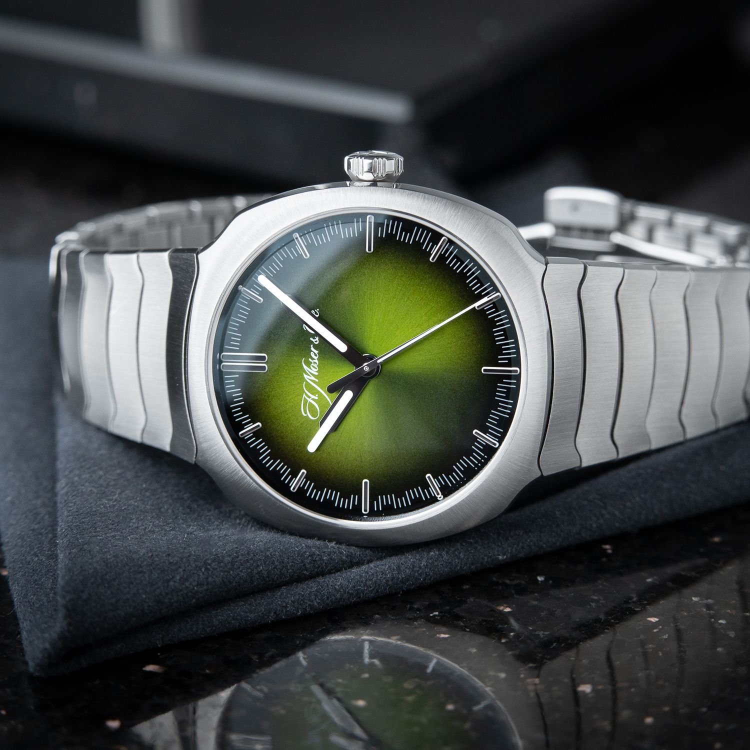 H.Moser & Cie. Streamliner Centre Seconds Green Dial Steel Bracelet 40mm