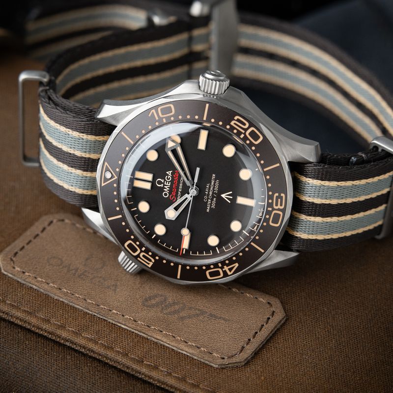 Omega Seamaster Diver 300M NTTD Diver 007 Edition Titanium NATO Brown James Bond Set