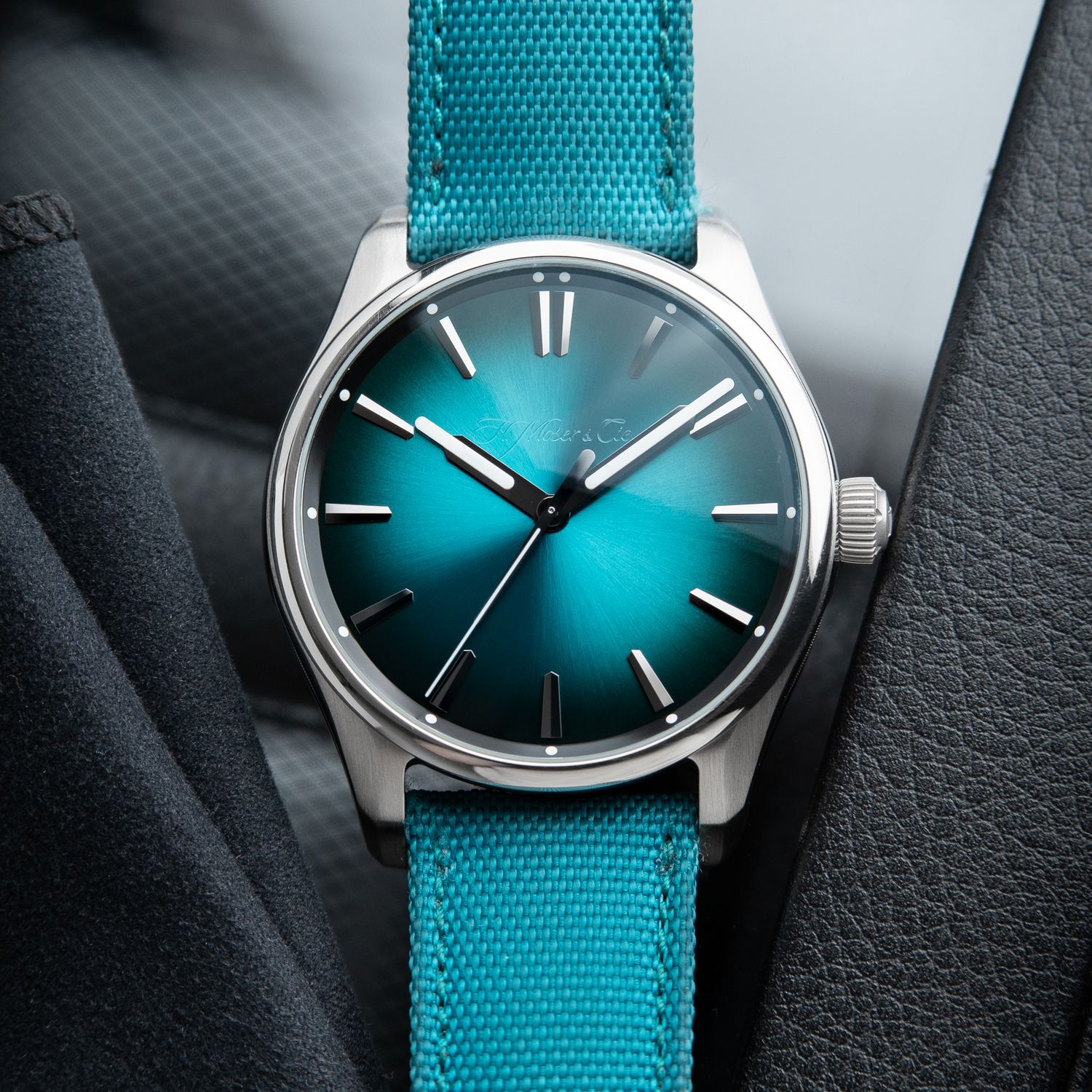 H.Moser & Cie. Pioneer Centre Seconds Mega Cool Blue Steel Automatic 42.8