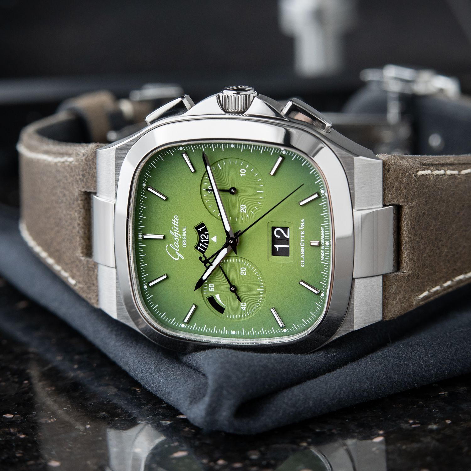 Glashutte Original Seventies UNWORN 1/2024 Chronograph Panorama Date Green Dial Steel Leather 40mm