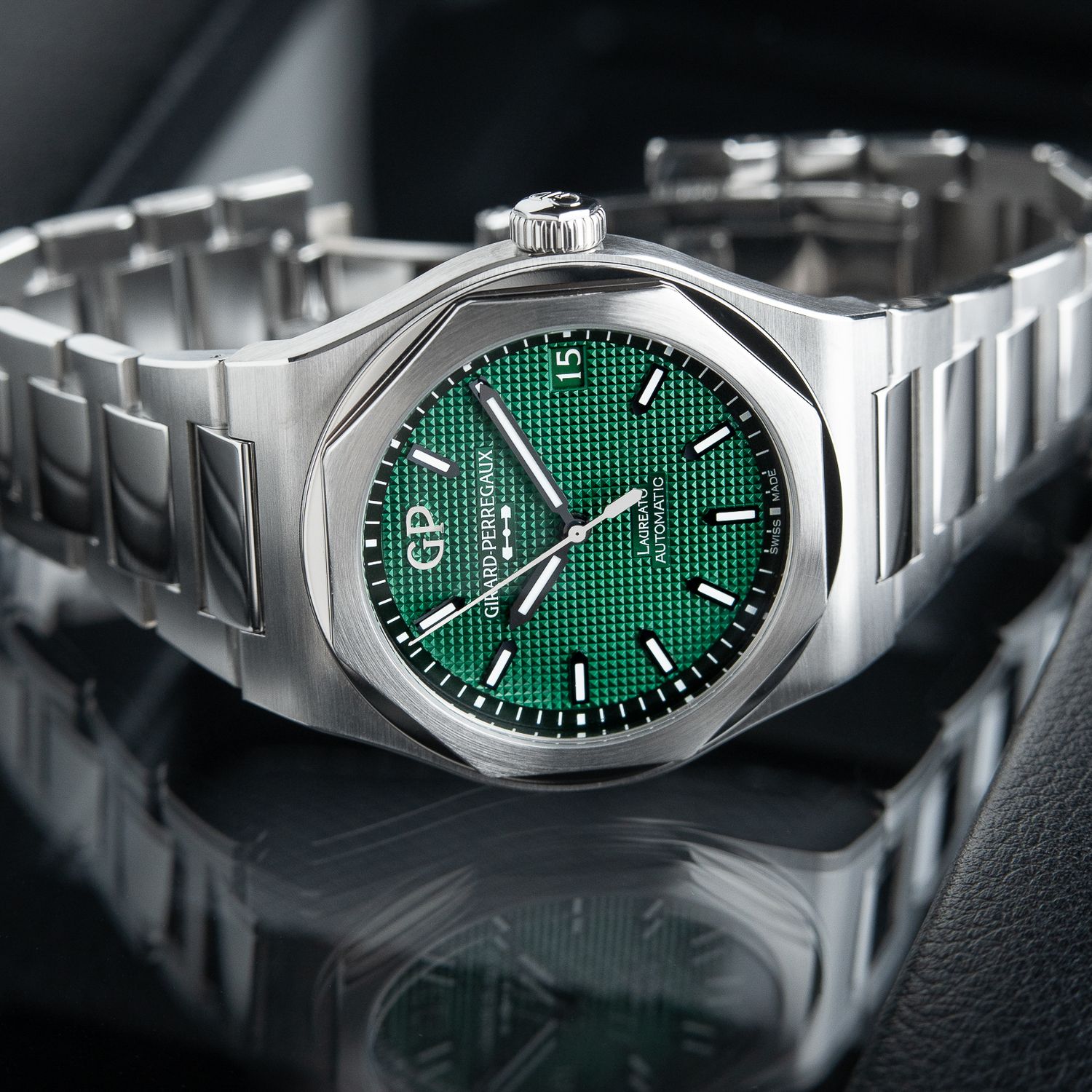 Girard Perregaux Laureato Automatic Steel Bracelet Green Dial 42mm 81010