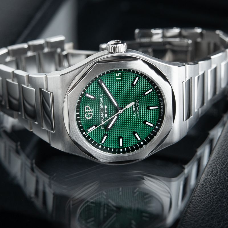 Girard Perregaux Laureato Automatic Steel Bracelet Green Dial 42mm 81010