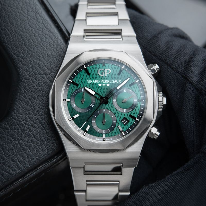 Girard Perregaux Laureato Chronograph Aston Martin Limited Edition 81020