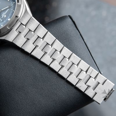 Vacheron Constantin Overseas 4000V Moonphase Retrograde Date