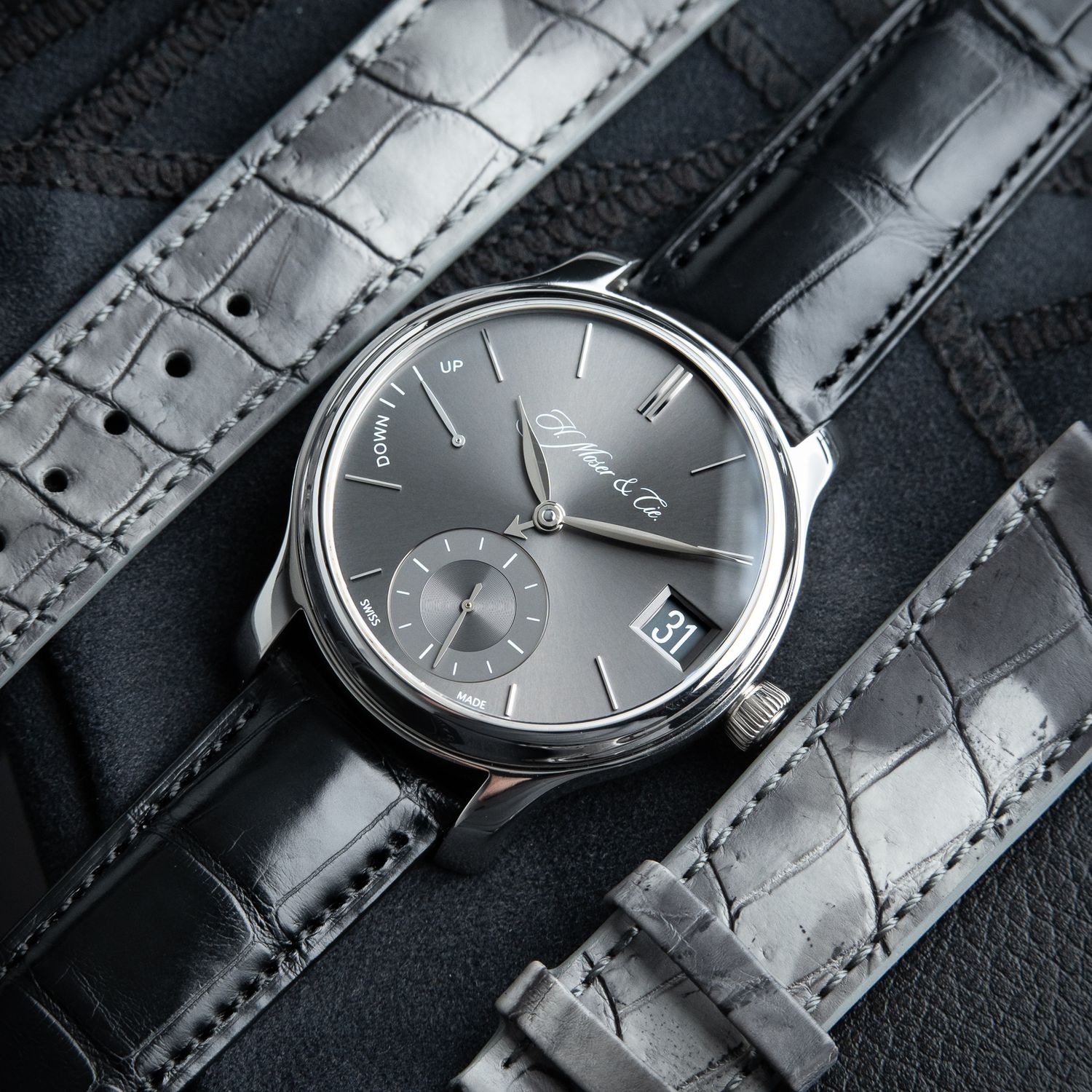 H.Moser & Cie. Endeavour Perpetual Calendar 7 Days Platinum Gray