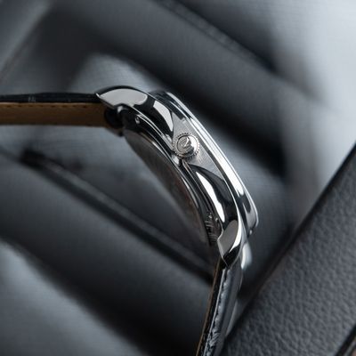 H.Moser & Cie. Endeavour Perpetual Calendar 7 Days Platinum Gray