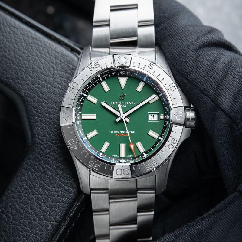 Breitling Avenger 42mm UNWORN 300M Green Steel Bracelet A17328 Automatic