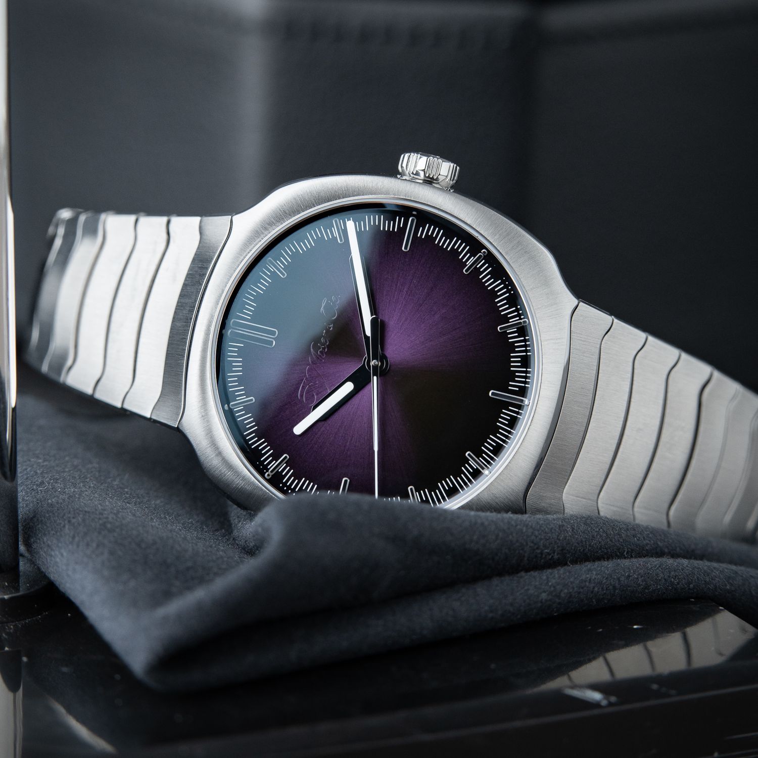 H.Moser & Cie. Streamliner Centre Seconds 10/2024 Purple Haze