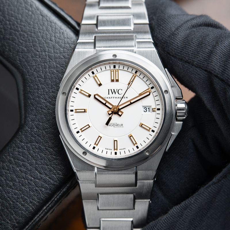IWC Ingenieur Silver White Dial Date Steel Bracelet Automatic 39mm