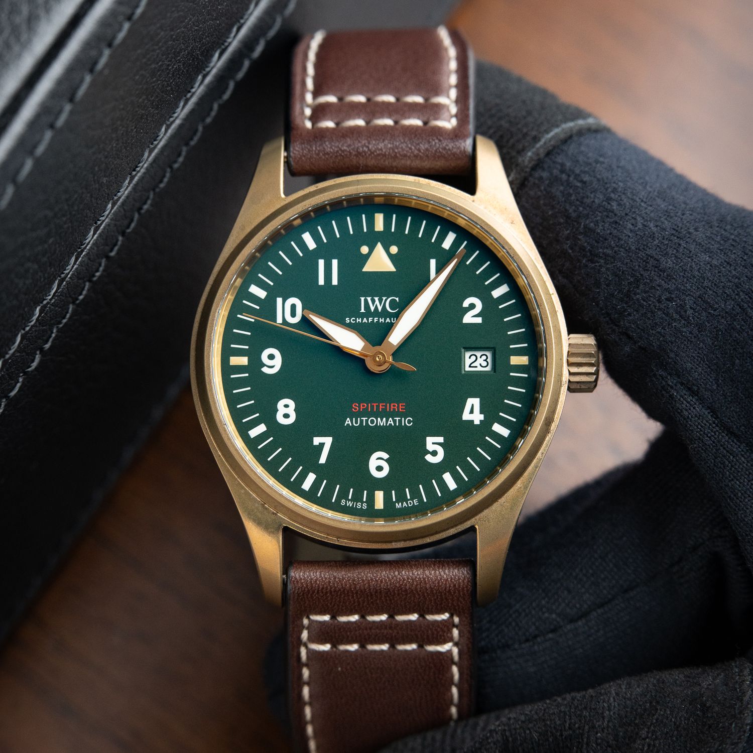 IWC Pilot's Watch Spitfire Bronze Date Green Dial 2 STRAPS/CLASPS Automatic 39mm