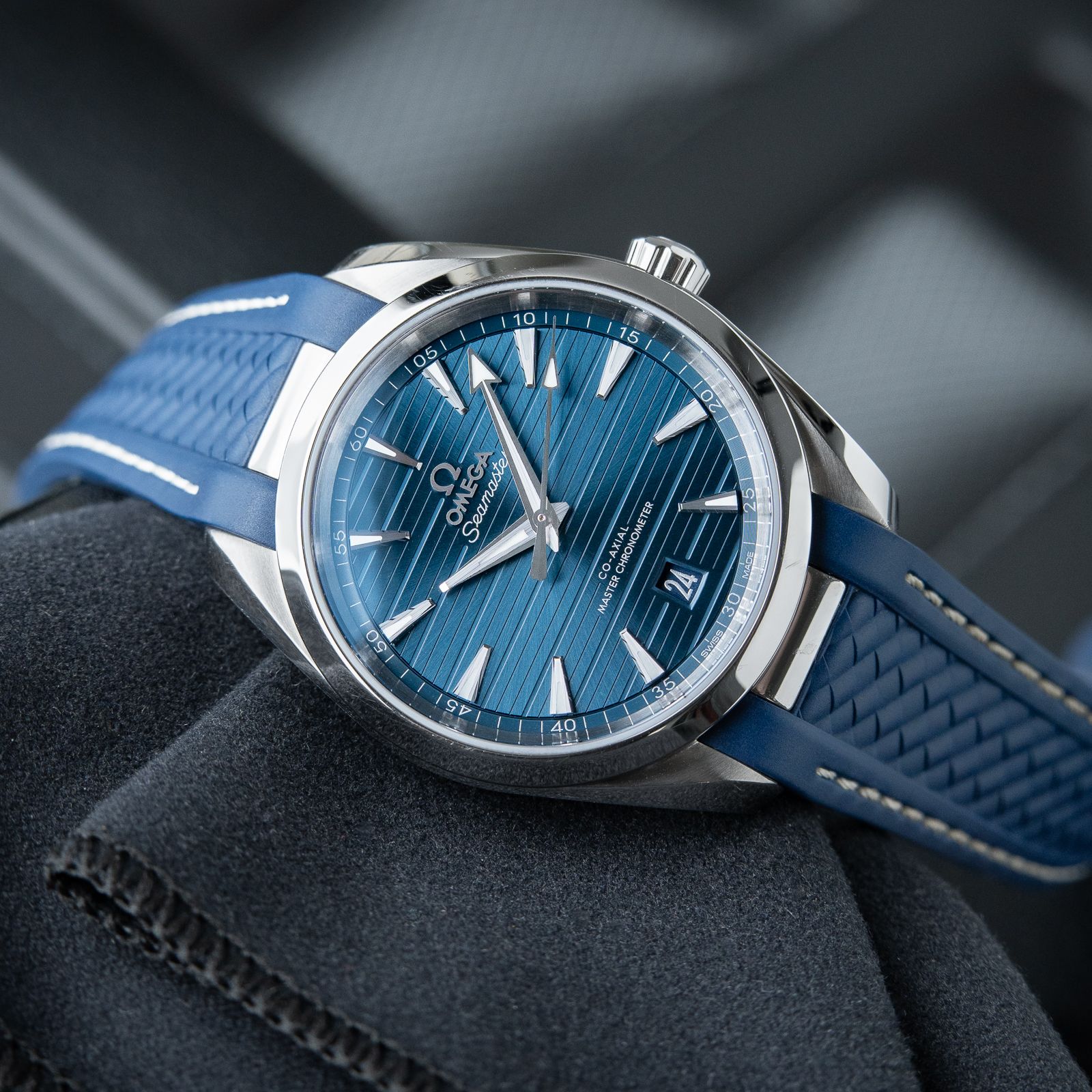 Omega Seamaster Aqua Terra 150M 12/2023 Blue Dial Strap Steel Date 38mm