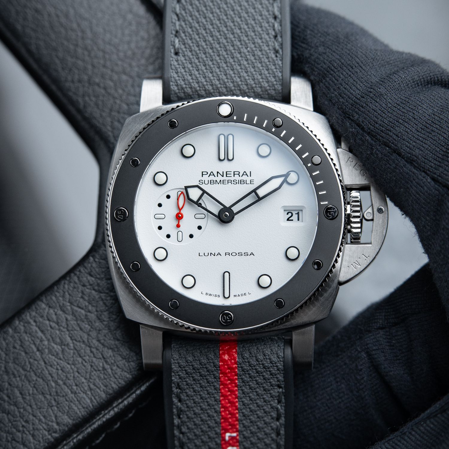 Panerai Submersible Luna Rossa UNWORN 2024 White Steel Ceramic 42 Pam1579