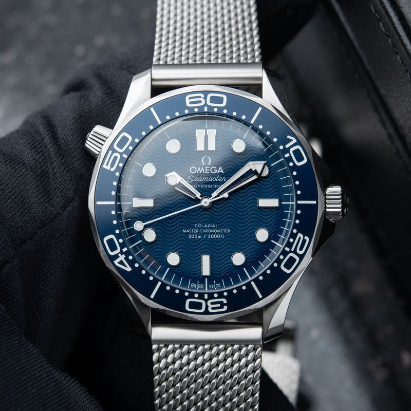 Omega Seamaster Diver 300 M CLEAN 8/2024 James Bond 60th Anniversary Steel Blue