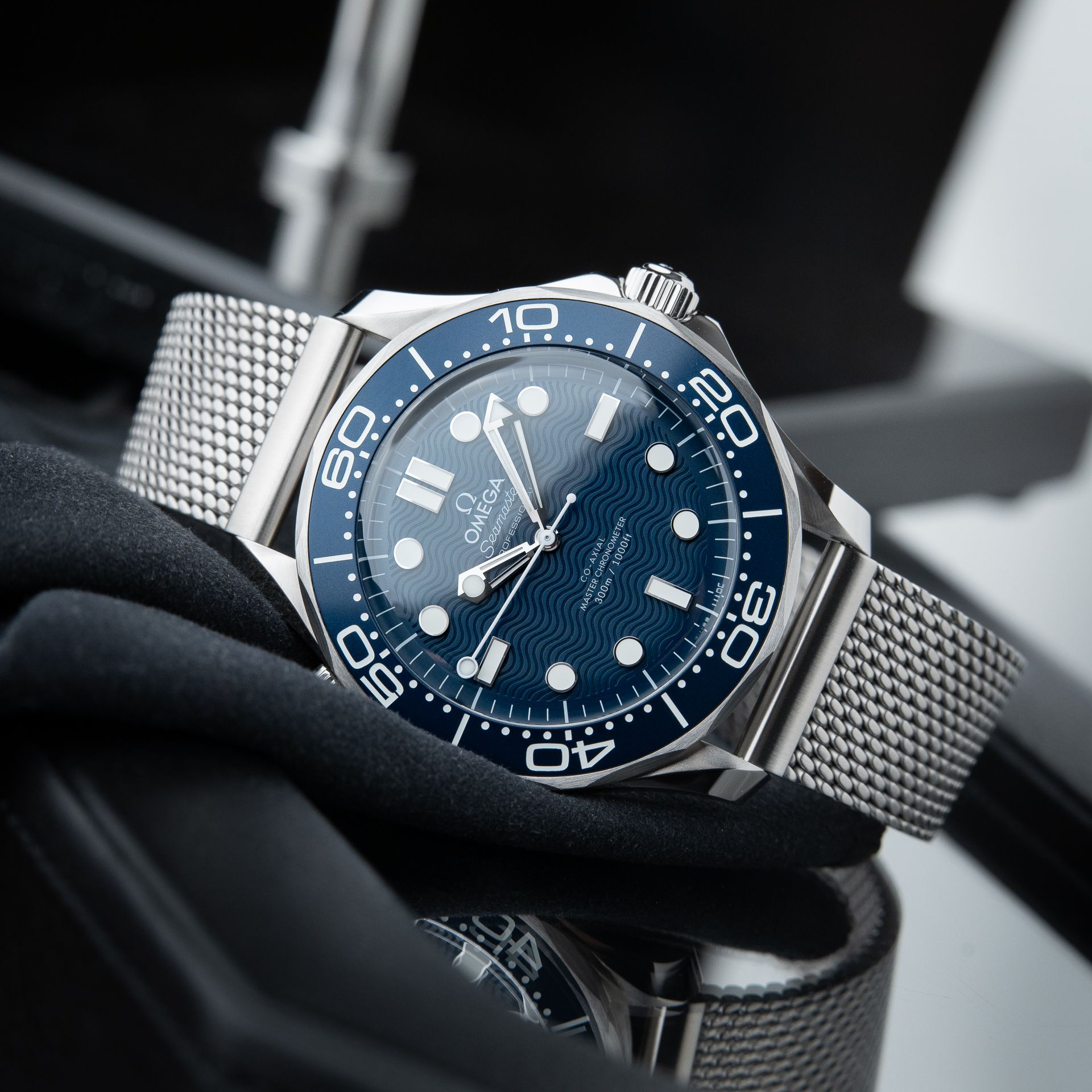 Omega Seamaster Diver 300 M CLEAN 8/2024 James Bond 60th Anniversary Steel Blue