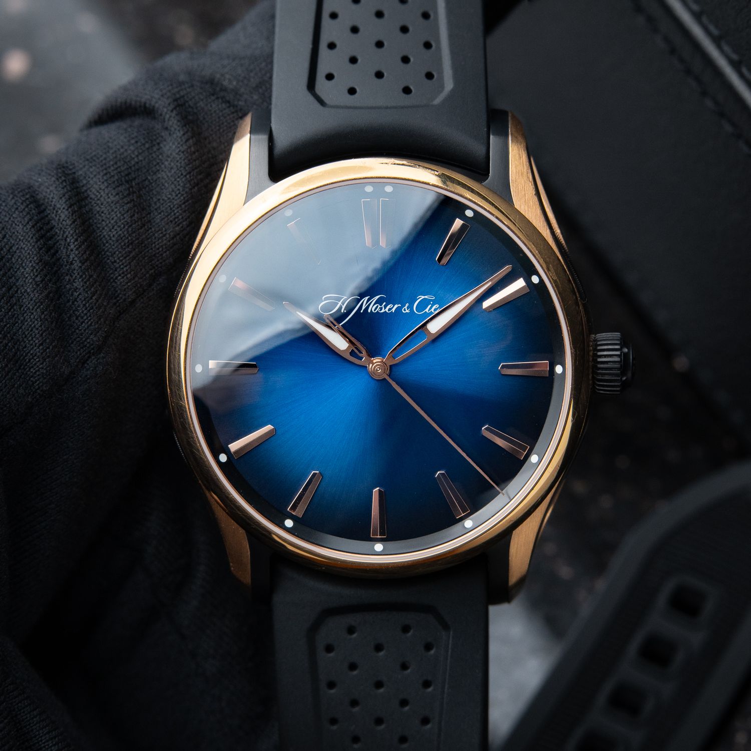 H.Moser & Cie. Pioneer Centre Seconds Blue Fume Rose Gold DLC Titanium Set