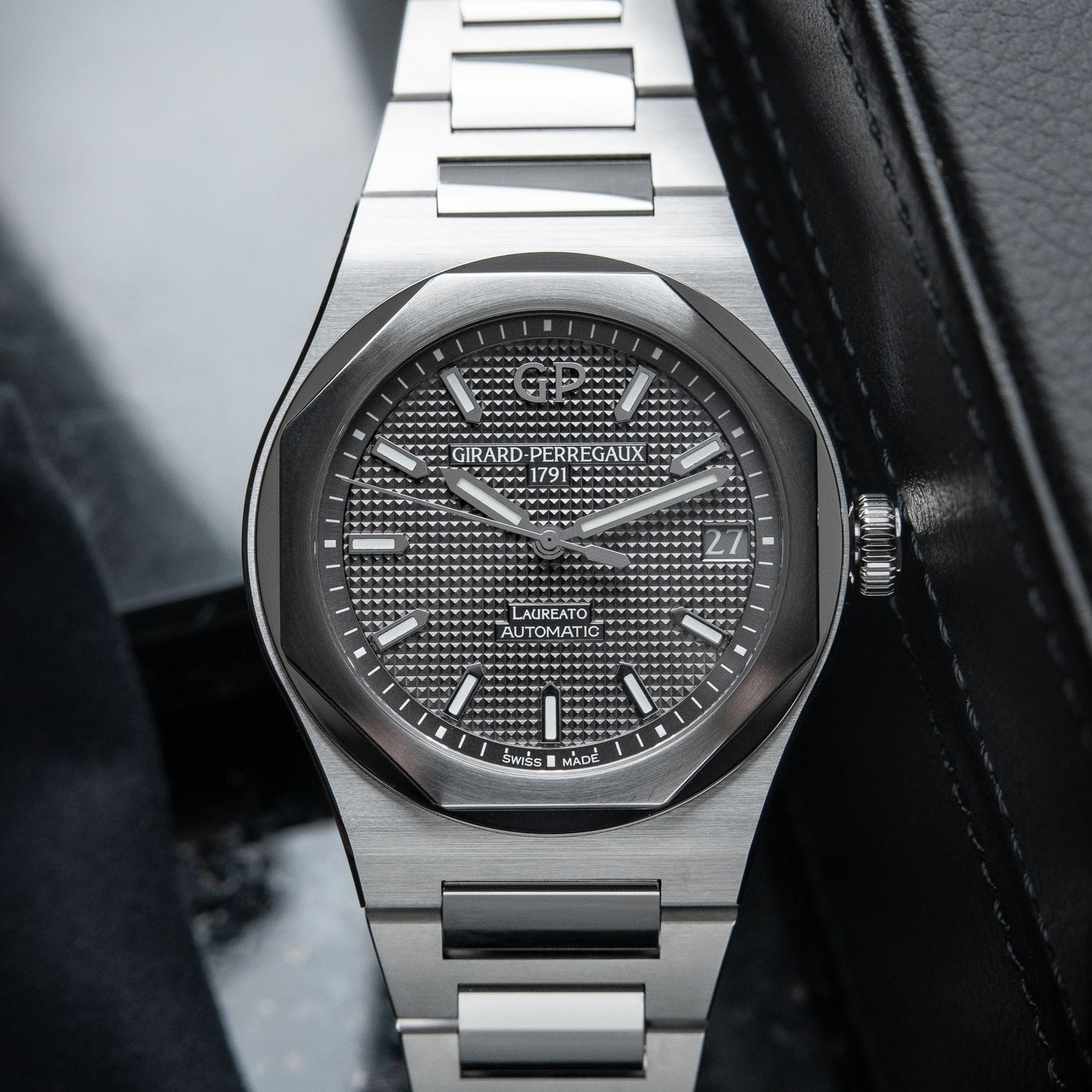 Girard Perregaux Laureato 81010 RARE Grey Dial Steel Bracelet Automatic 42