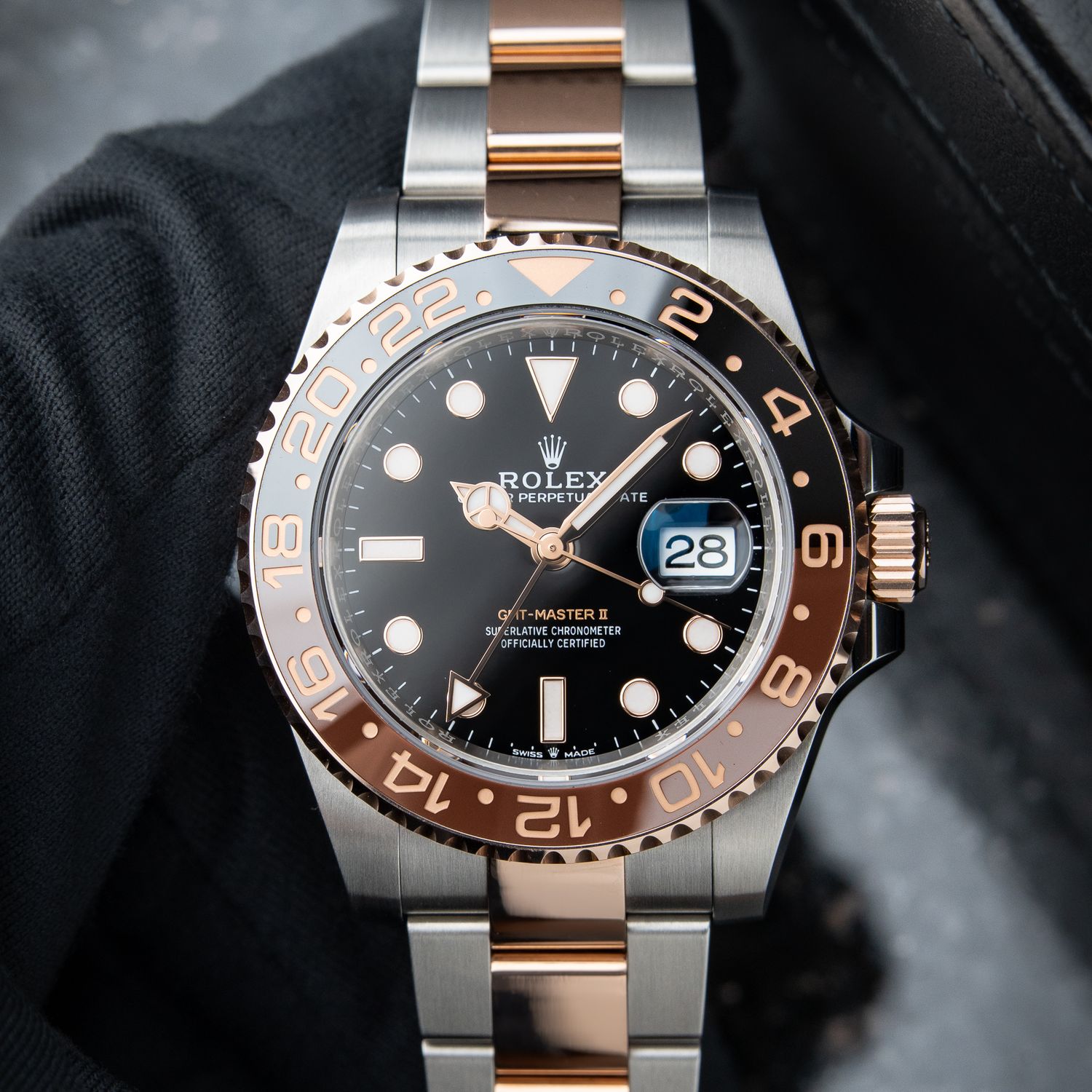 Rolex GMT-Master II Rootbeer 10/2024 Oyster Steel Rose Gold Bracelet Black