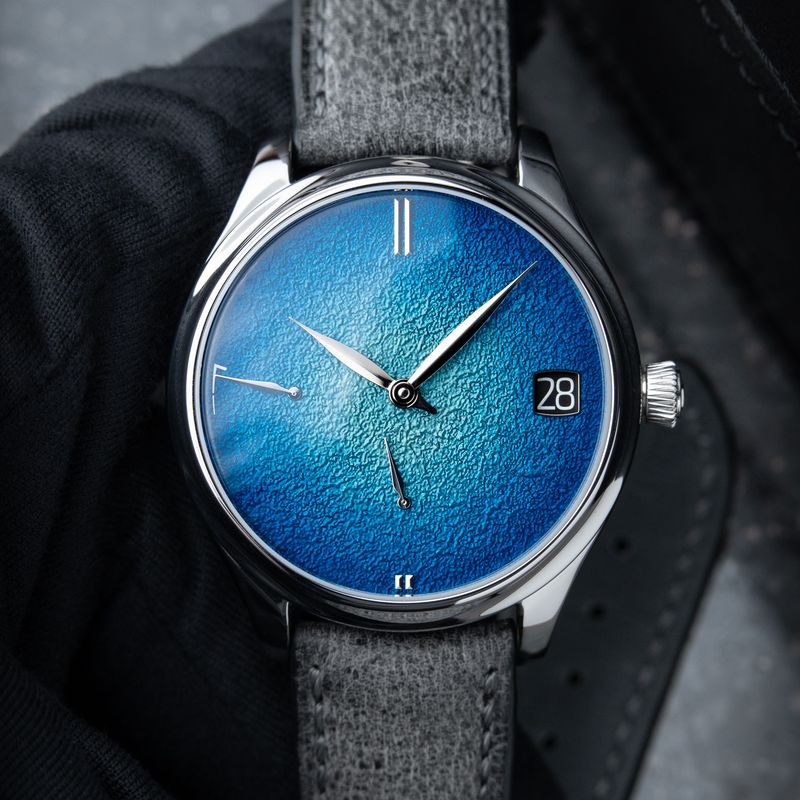 H.Moser & Cie. Endeavour UNWORN 4/2025 Perpetual Calendar Tantalum Blue 42
