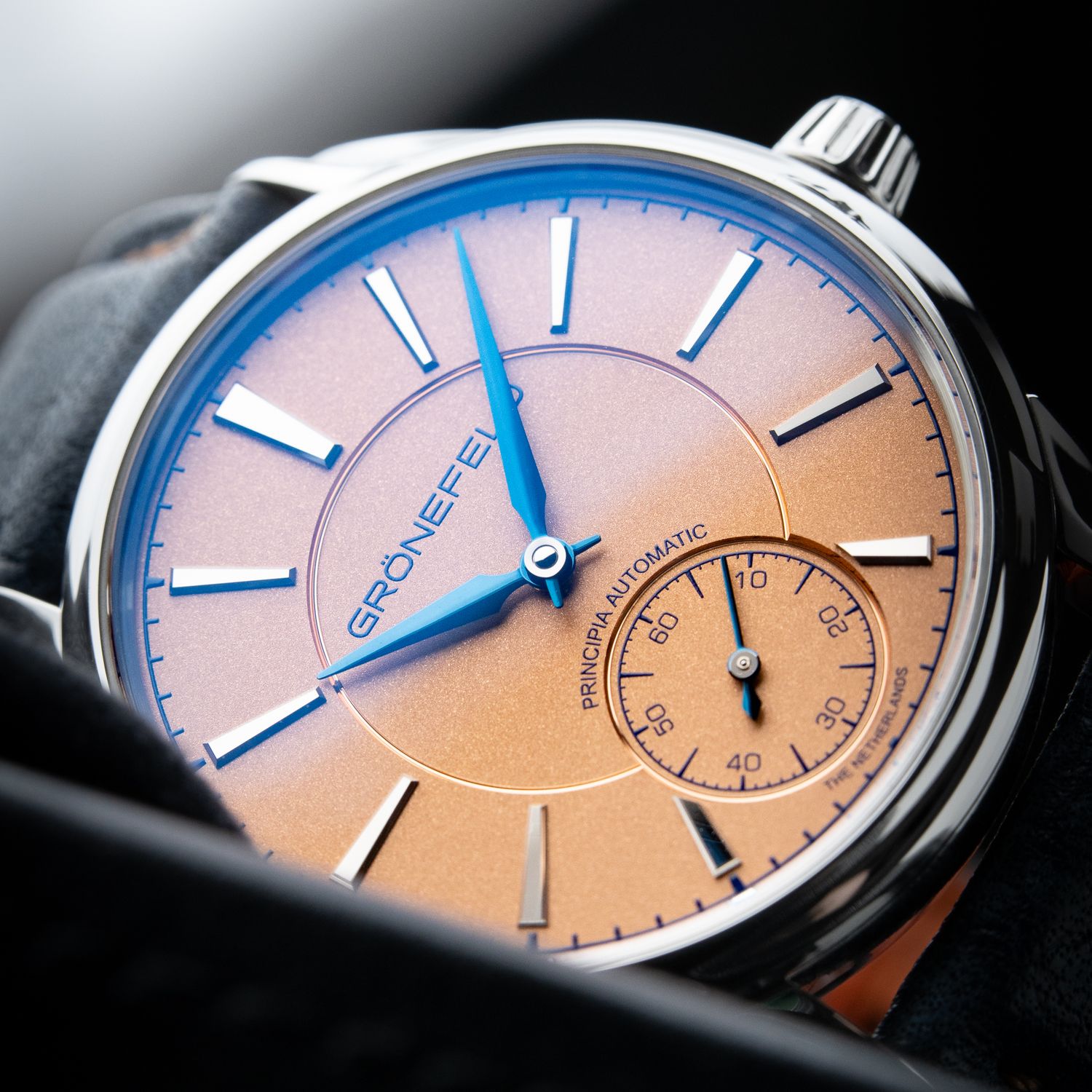 1PIU1UGUALE3 GOLF×PANZETTA GIROLAMO Gronefeld 1941 Principia Automatic Salmon Dial Steel Blue