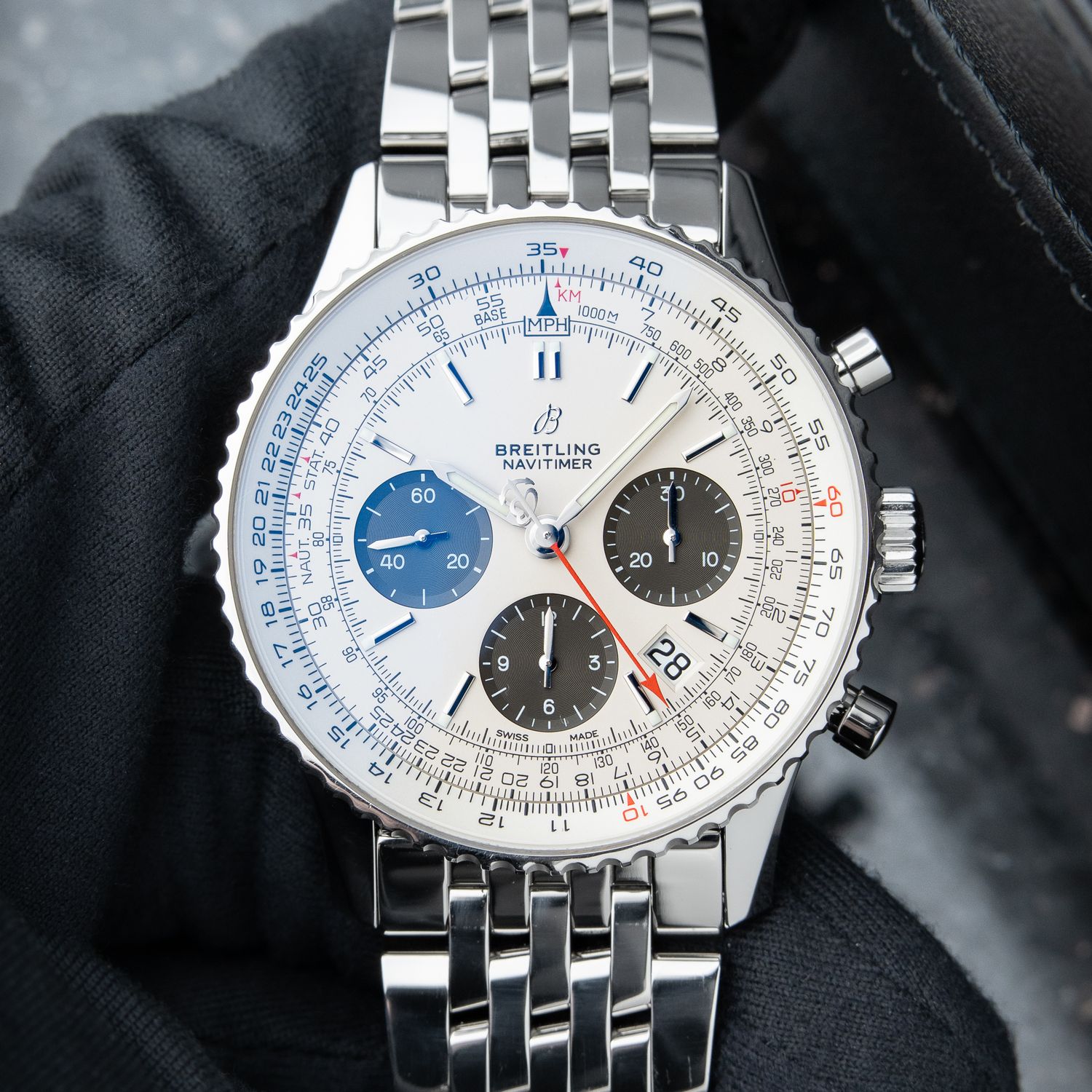 Breitling Navitimer B01 Chronograph 43mm 2025 Silver Panda Dial Bracelet