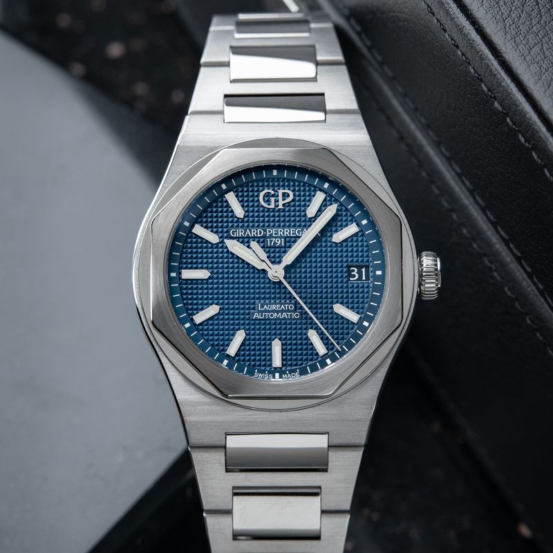 Girard Perregaux Laureato Automatic Steel Bracelet Blue Dial 42mm 81010