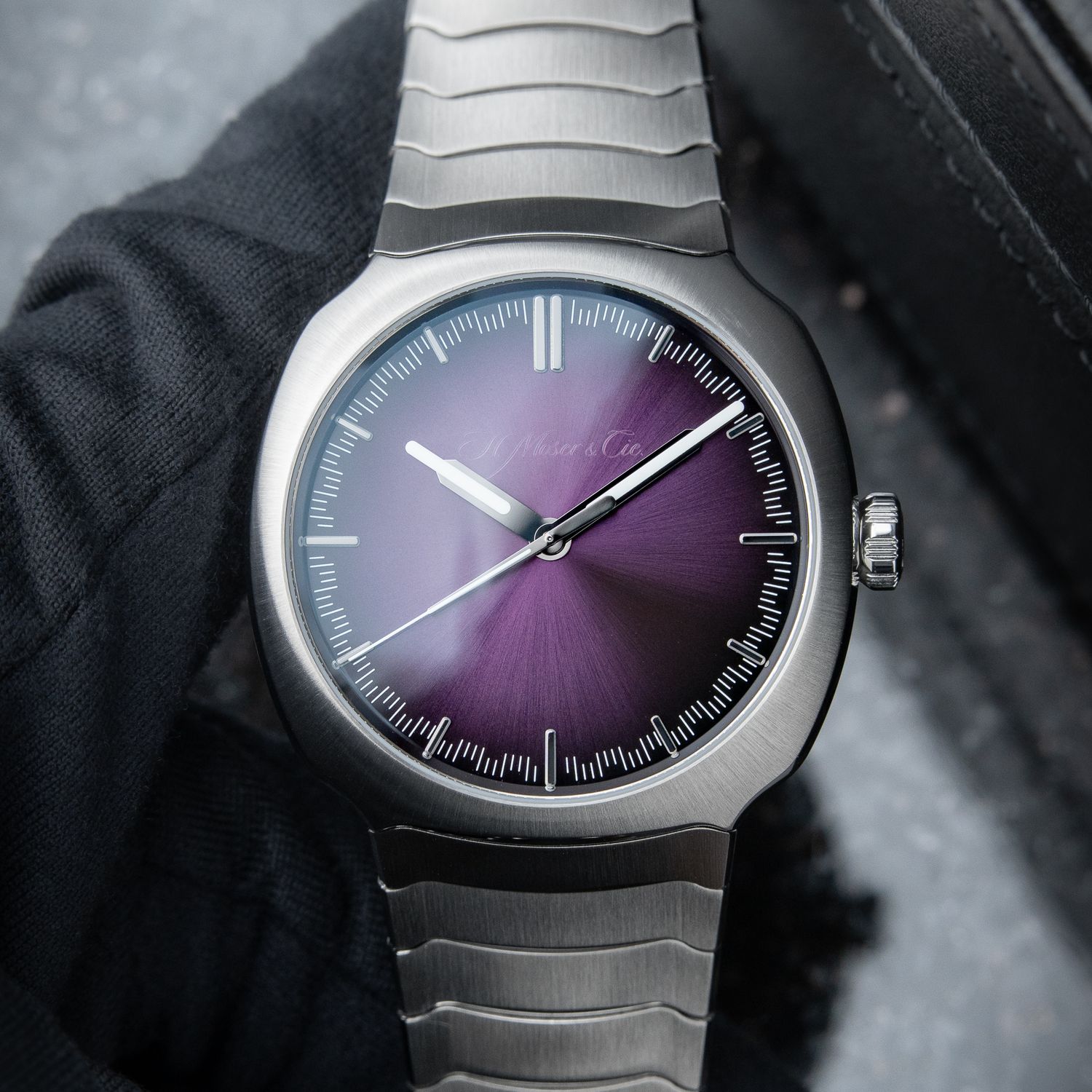 H.Moser & Cie. Streamliner LNIB 3/25 Centre Seconds Purple Haze Bracelet