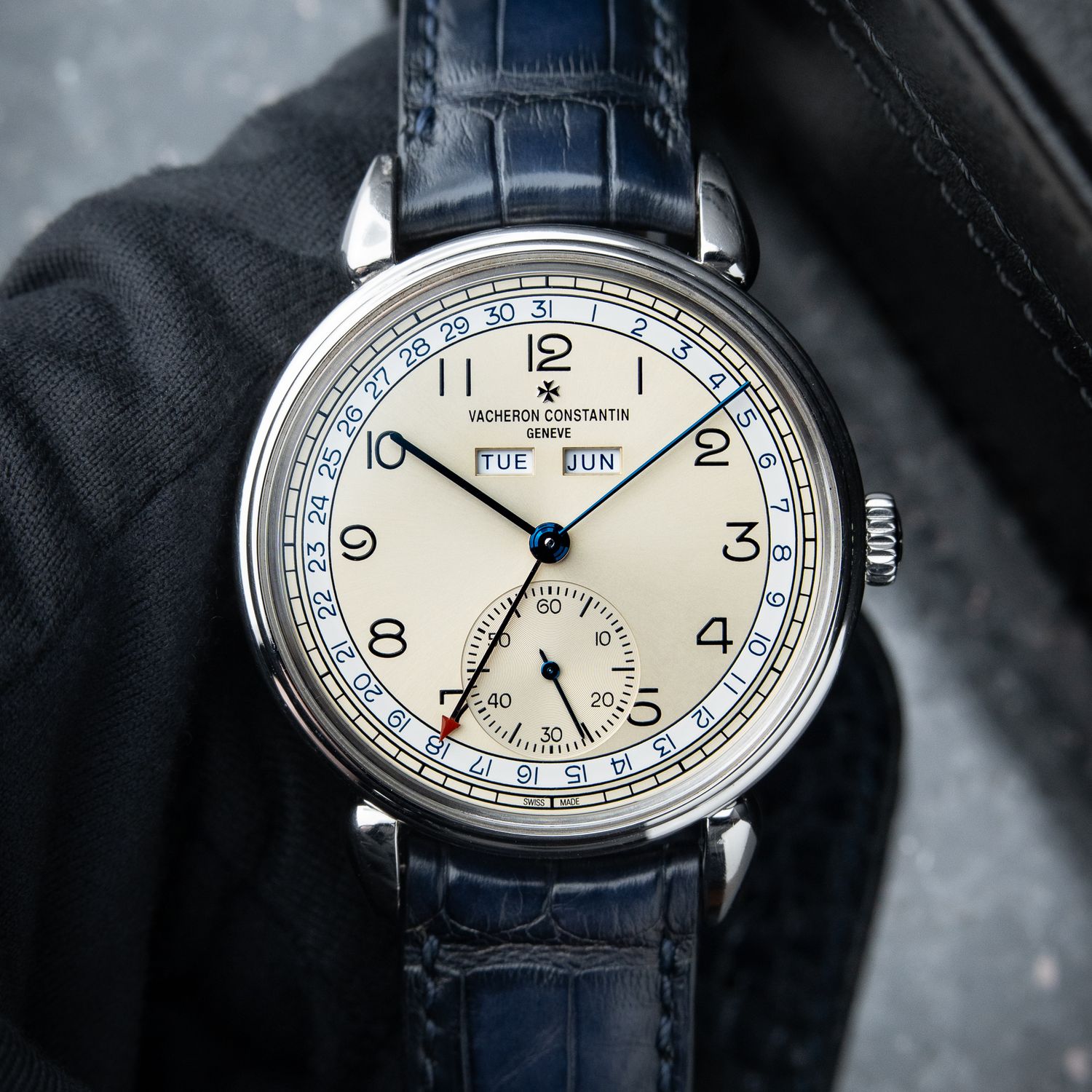 Vacheron Constantin Historiques 1942 Triple Calendrier Champagne Dial Blue 3110V