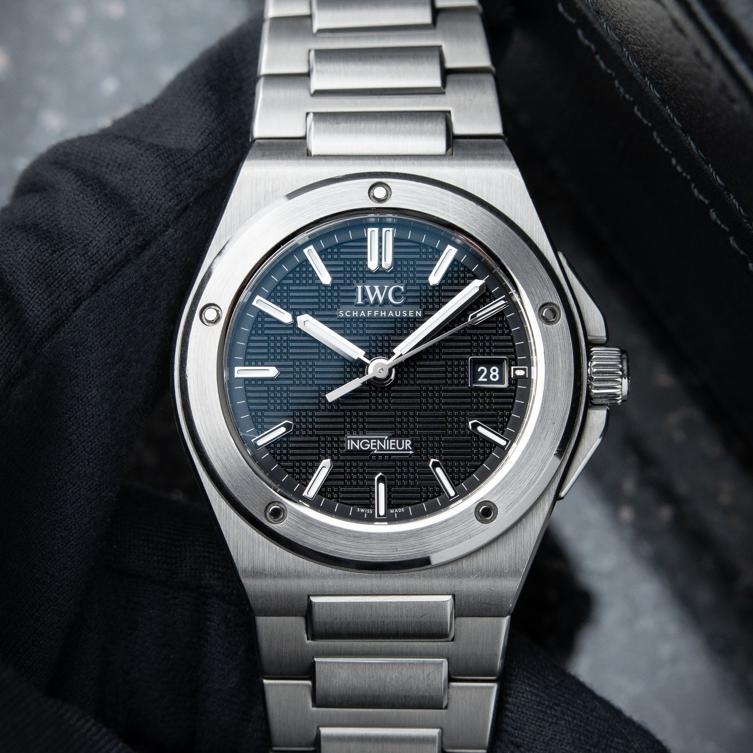 IWC Ingenieur 4/2024 Black Dial Date Steel Bracelet Automatic 40 Set