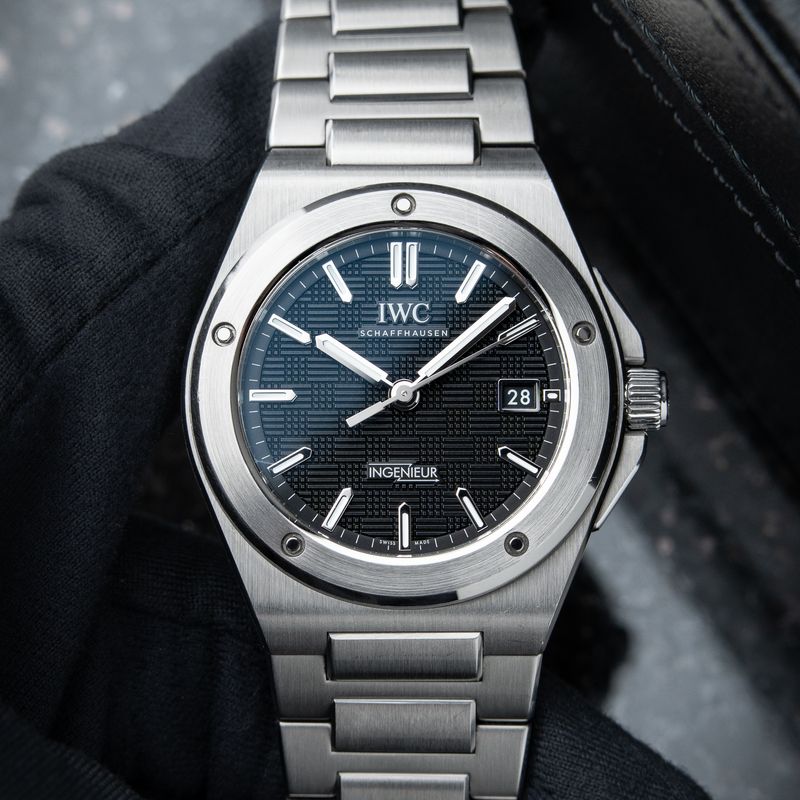 IWC Ingenieur 4/2024 Black Dial Date Steel Bracelet Automatic 40 Set