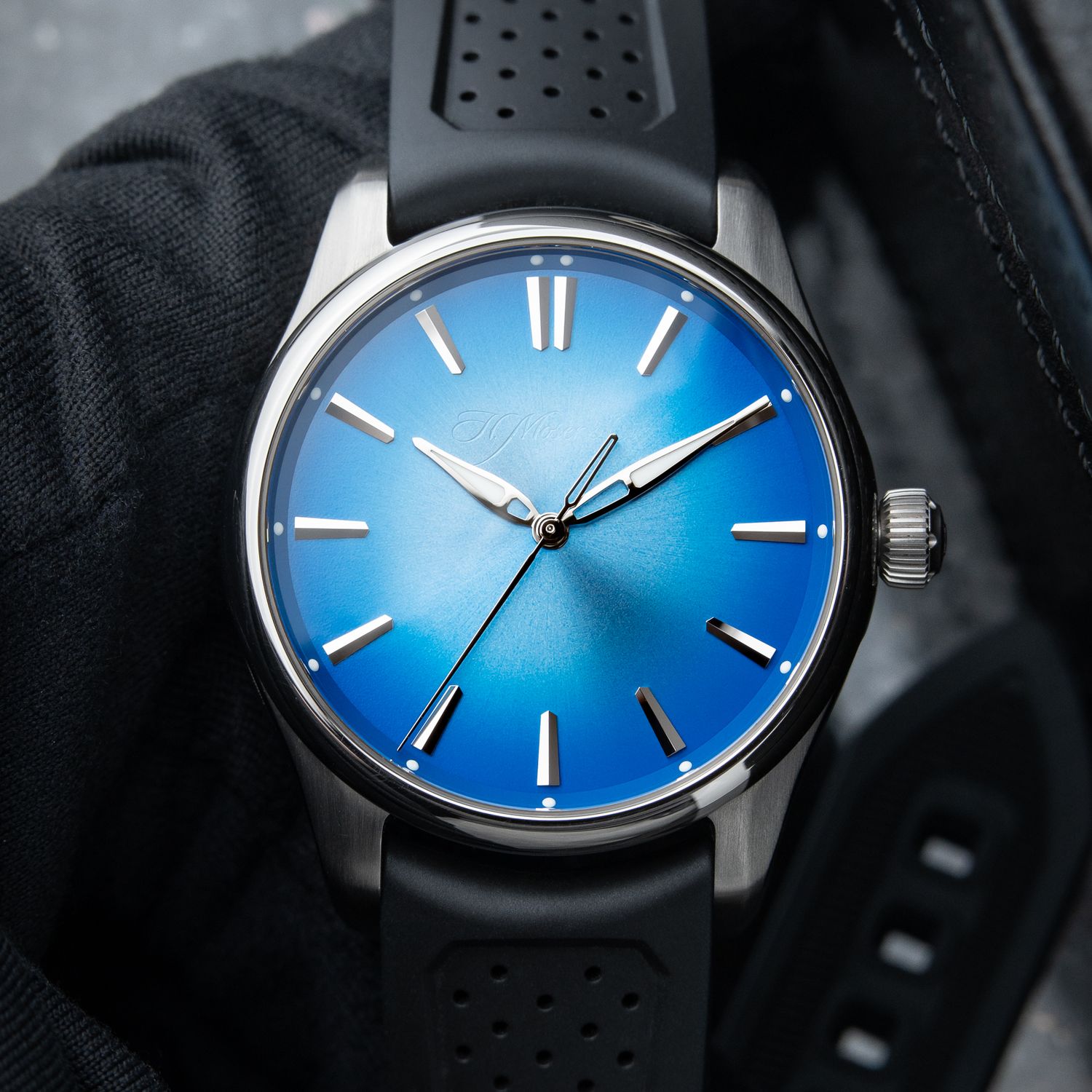 H.Moser & Cie. Pioneer Centre Seconds Arctic Blue Dial 8/2024 Steel 40mm
