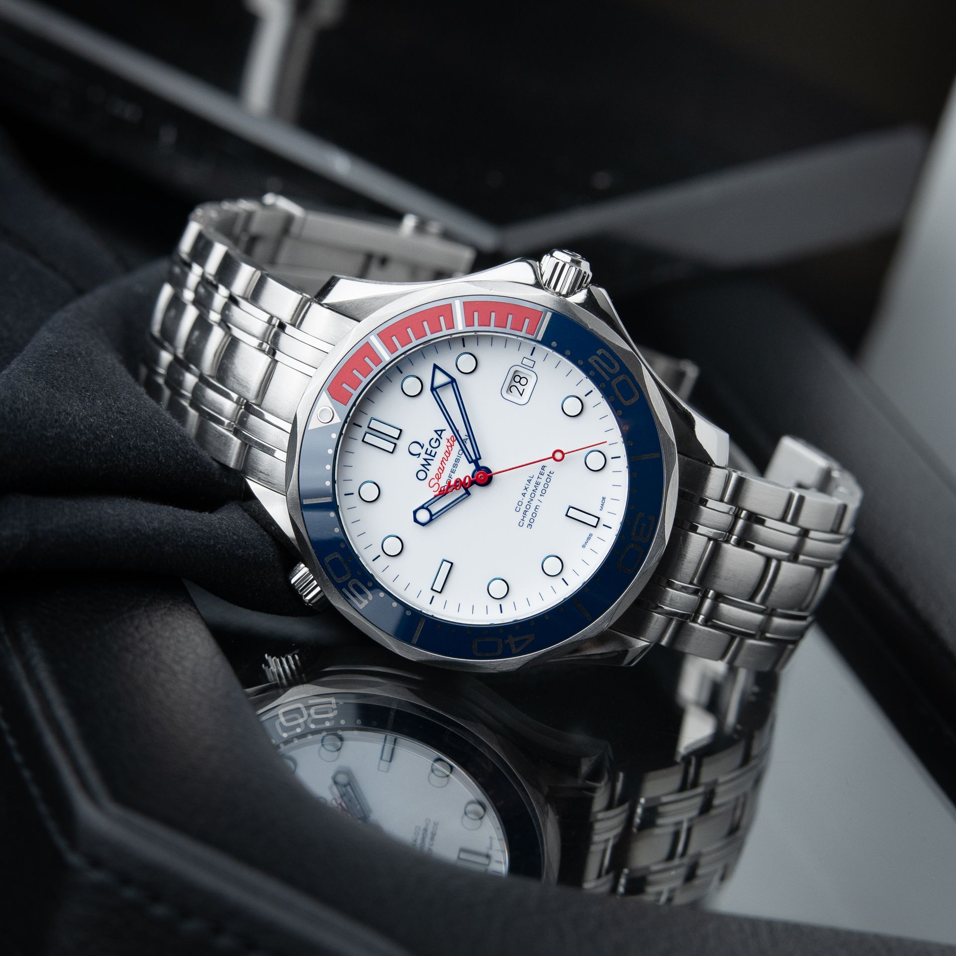 Omega Seamaster 007 James Bond NATO & Bracelet Commander's Limited Edition