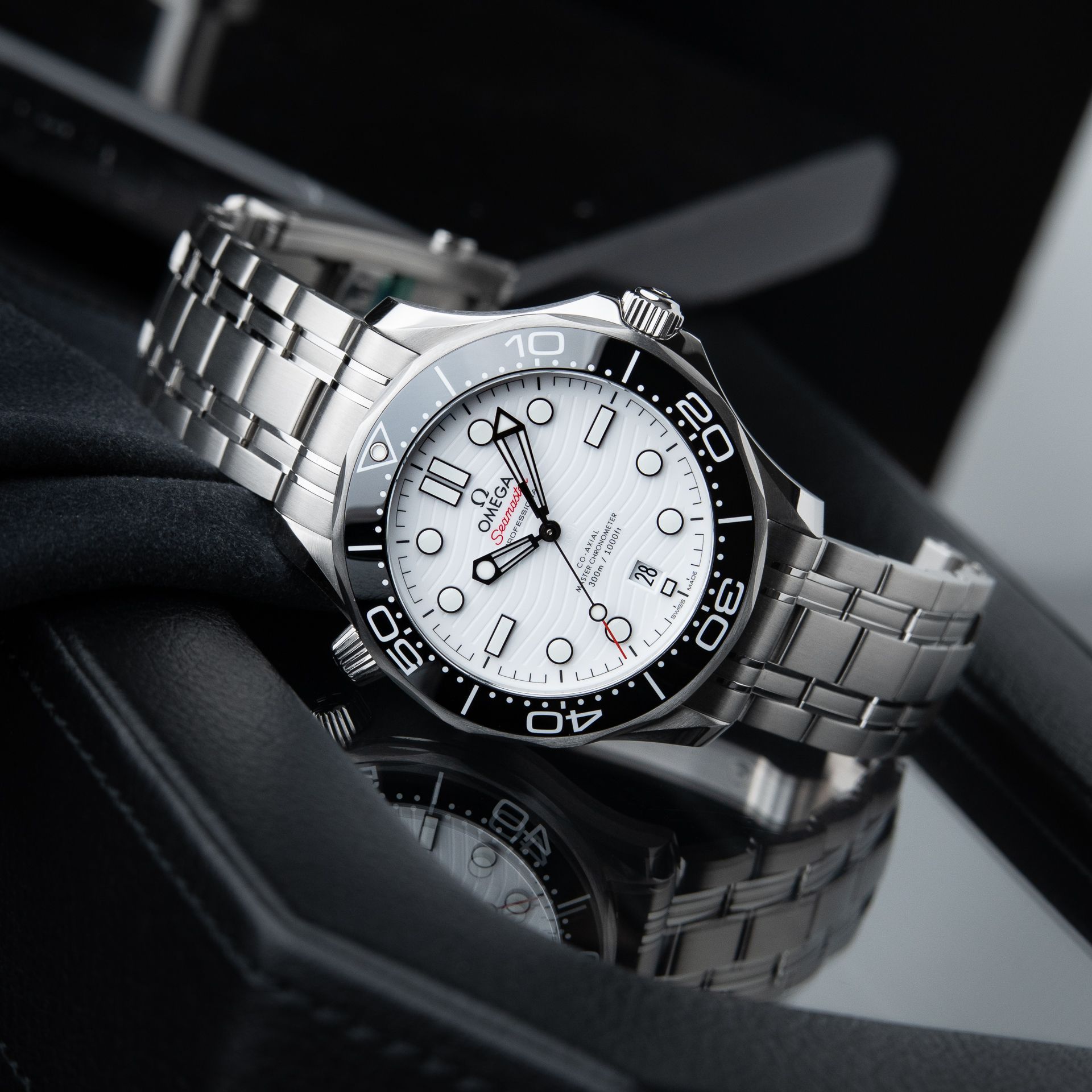 Omega Seamaster SMP Diver 300M White Ceramic Black Bezel Steel Bracelet