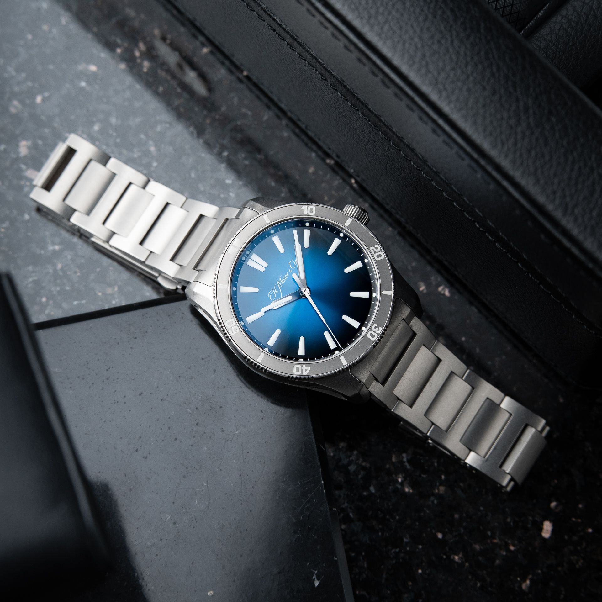 H.Moser & Cie. Pioneer Centre Seconds Funky Blue Govberg Limited Edition Titanium