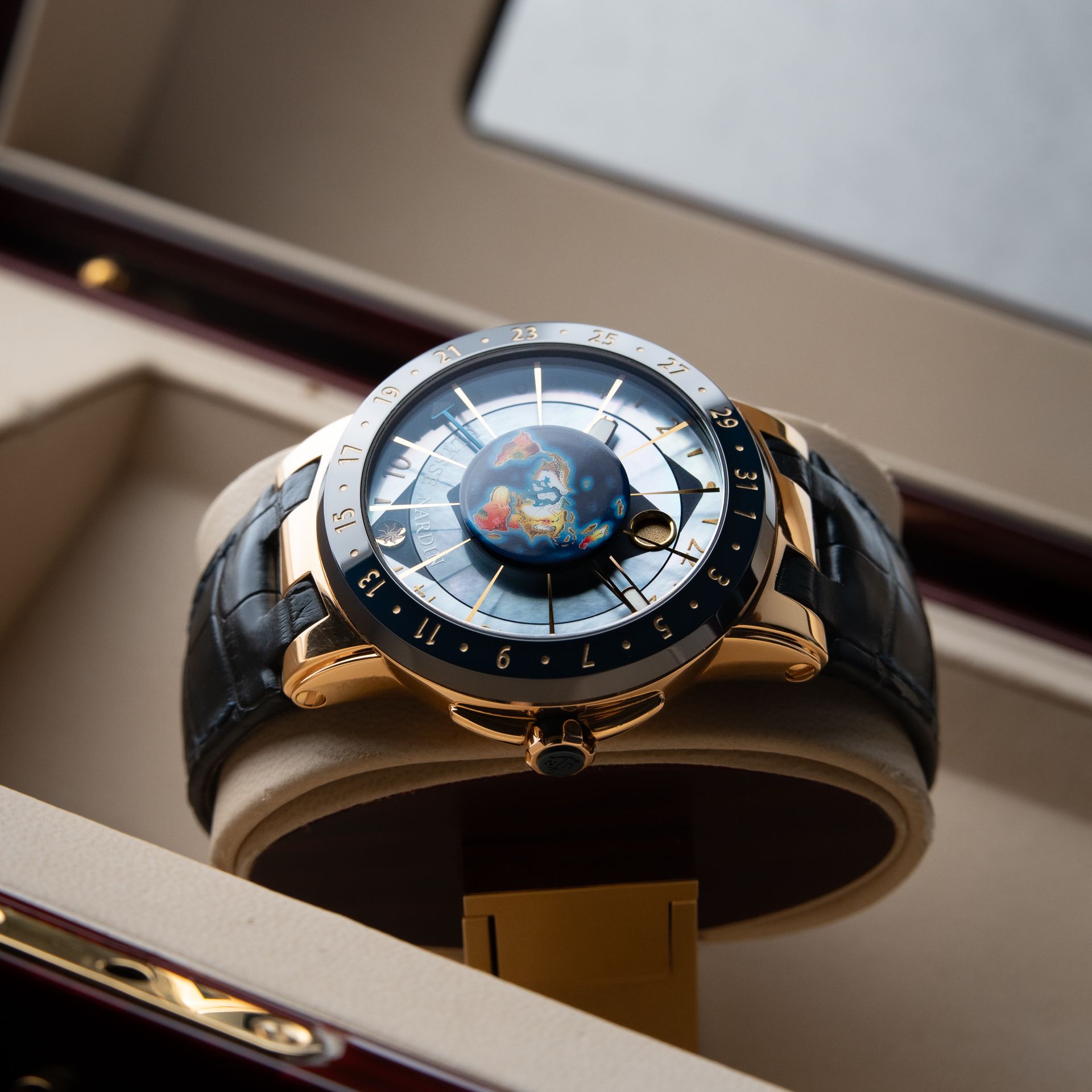 Ulysse Nardin Moonstruck Executive Moonstruck Astronomical GMT Rose Gold Ceramic MOP Mother Of Pearl Box and Papers