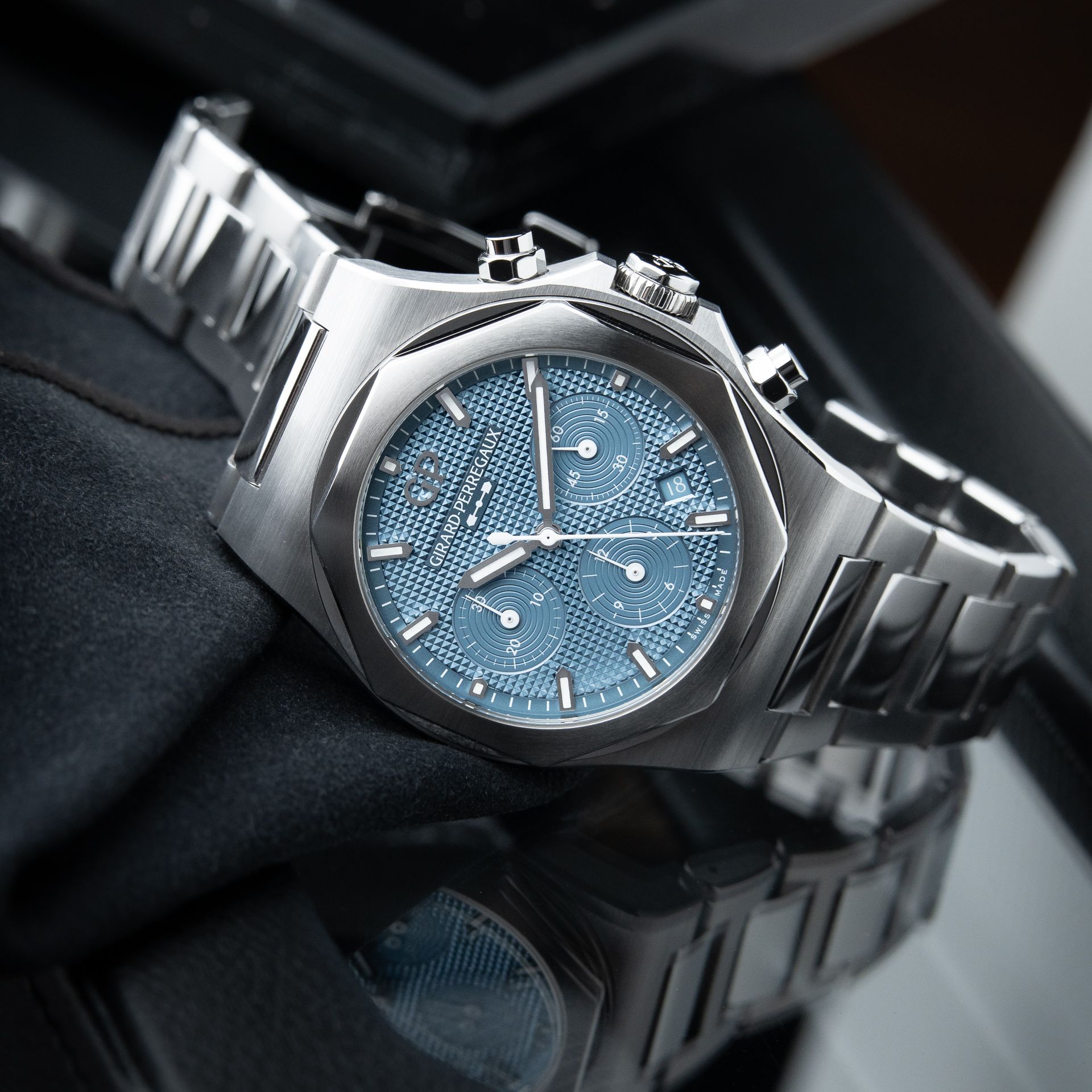 Girard Perregaux Laureato LIMITED EDITION 2025 Ice Blue Chronograph Steel Box and Papers 81020
