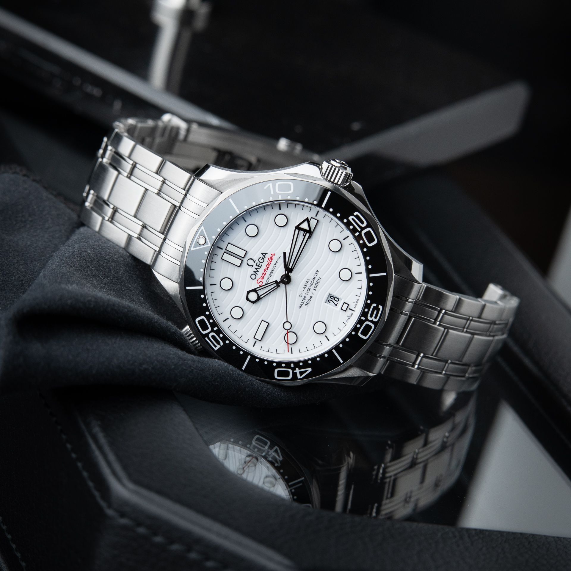 Omega Seamaster SMP Diver 300M White Ceramic Black Bezel Steel Bracelet