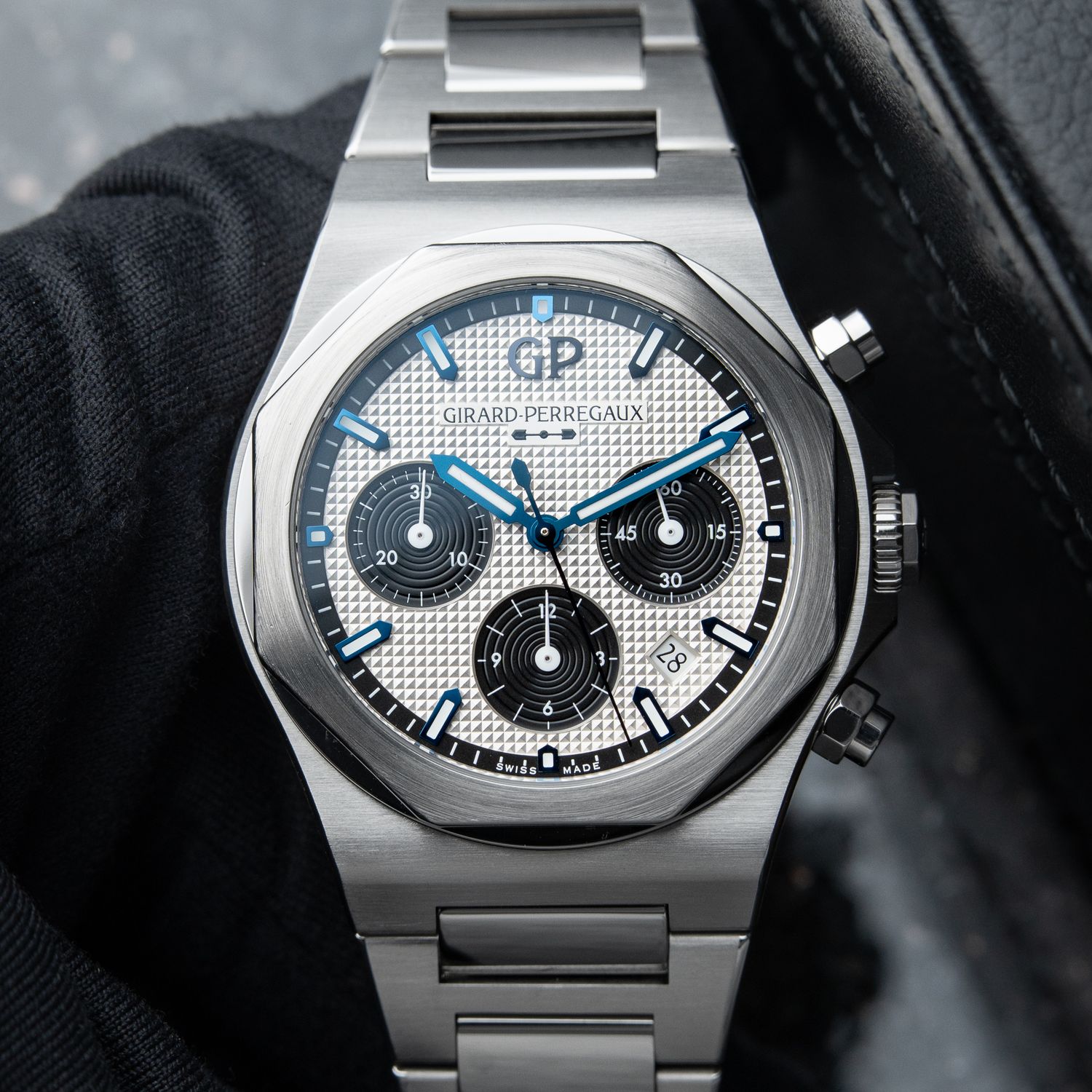 Girard Perregaux Laureato 81020 Panda Chronograph White Steel Bracelet 42