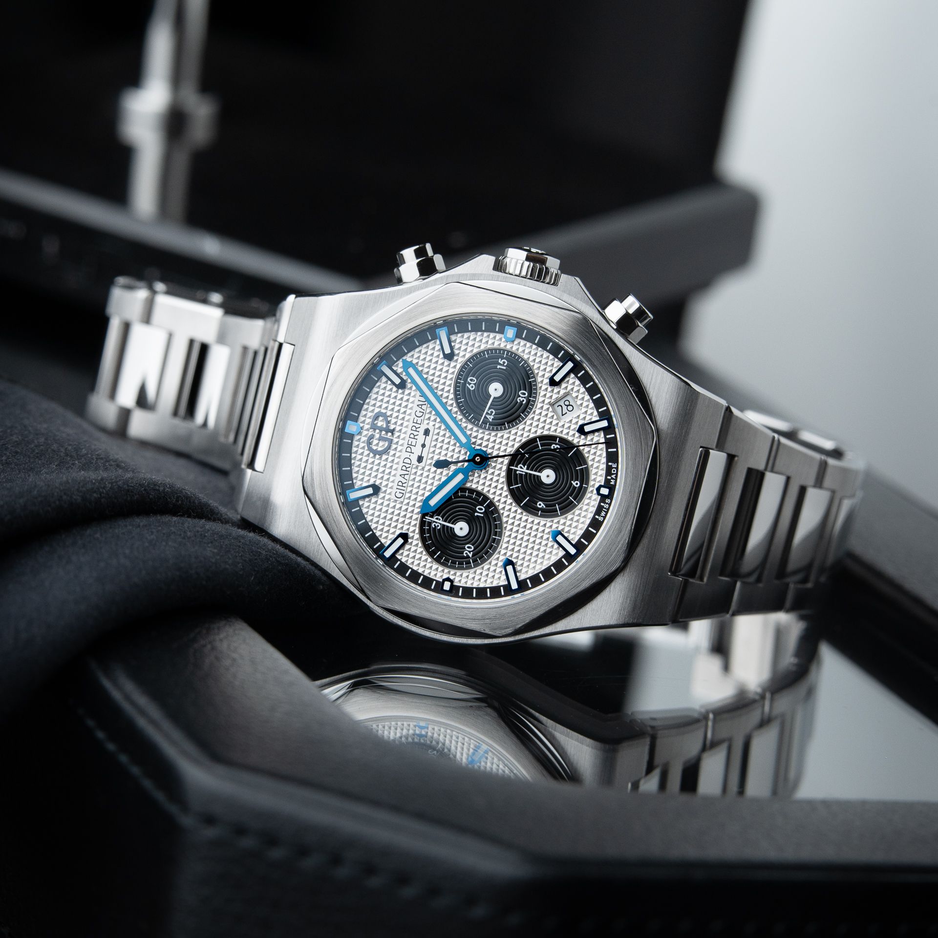 Girard Perregaux Laureato 81020 Panda Chronograph White Steel Bracelet 42