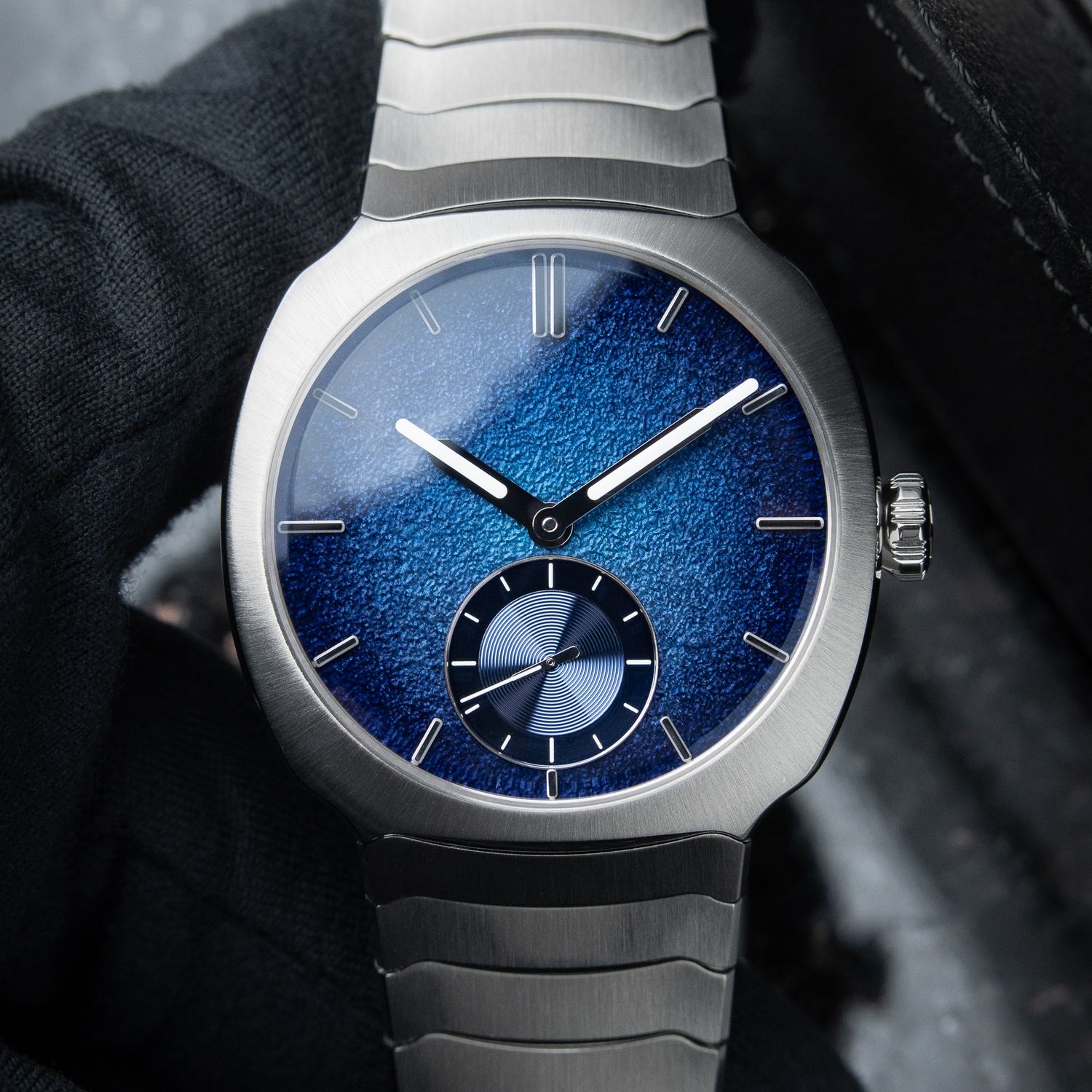 H.Moser & Cie. Streamliner UNWORN 7/2025 Small Seconds Blue Enamel Steel