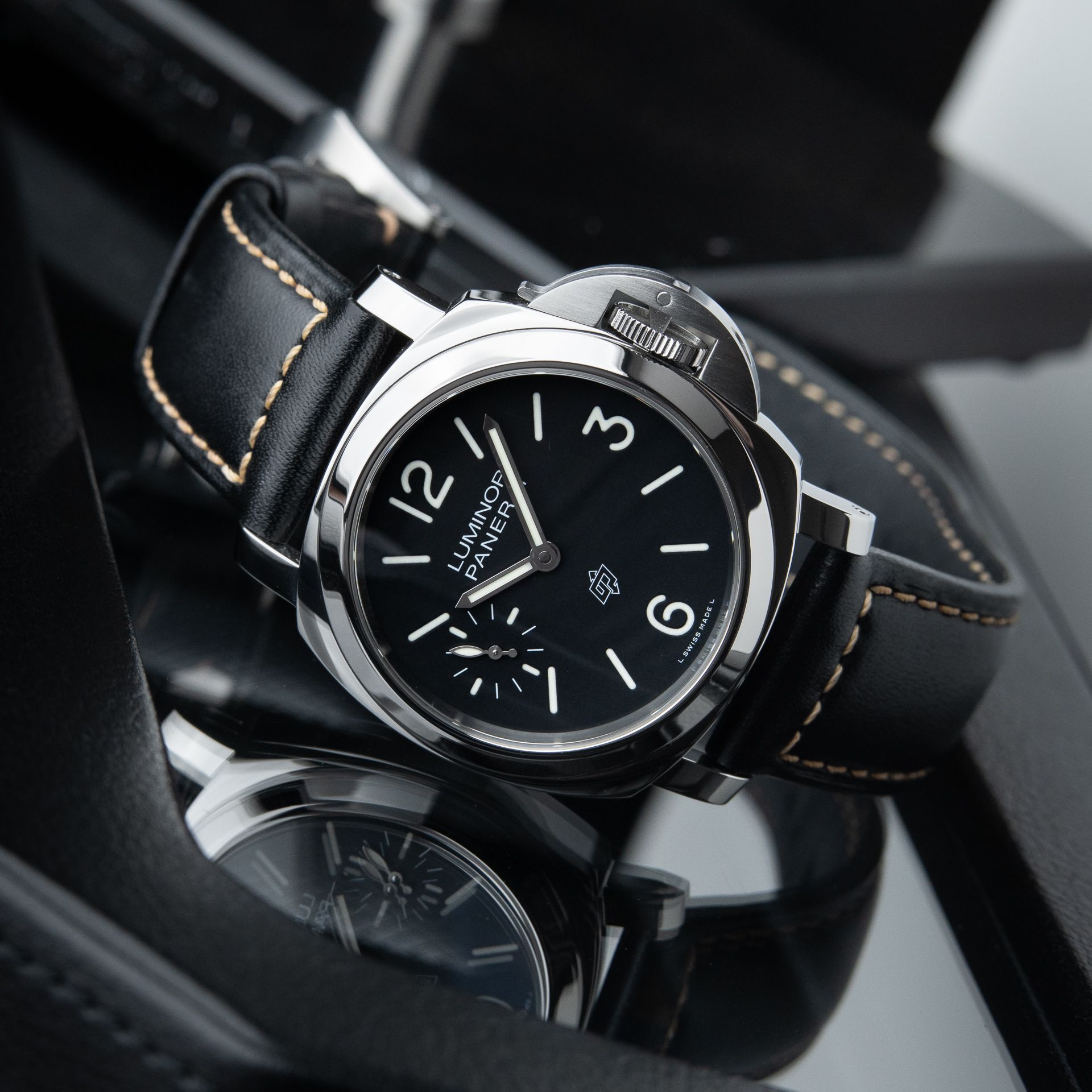 Panerai Luminor Base Logo 44mm 3 Days Black Dial Steel Leather Manual Pam1084