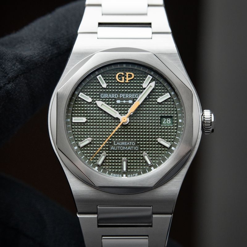 Girard Perregaux Laureato UNWORN 2025 Sage Green Steel Bracelet 38mm