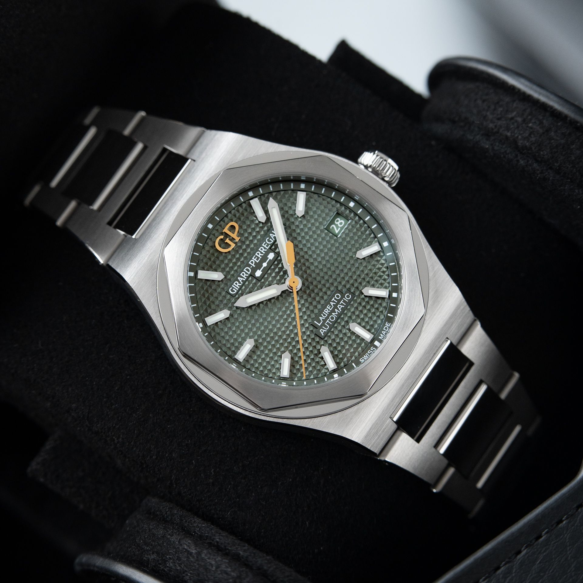 Girard Perregaux Laureato UNWORN 2025 Sage Green Steel Bracelet 38mm
