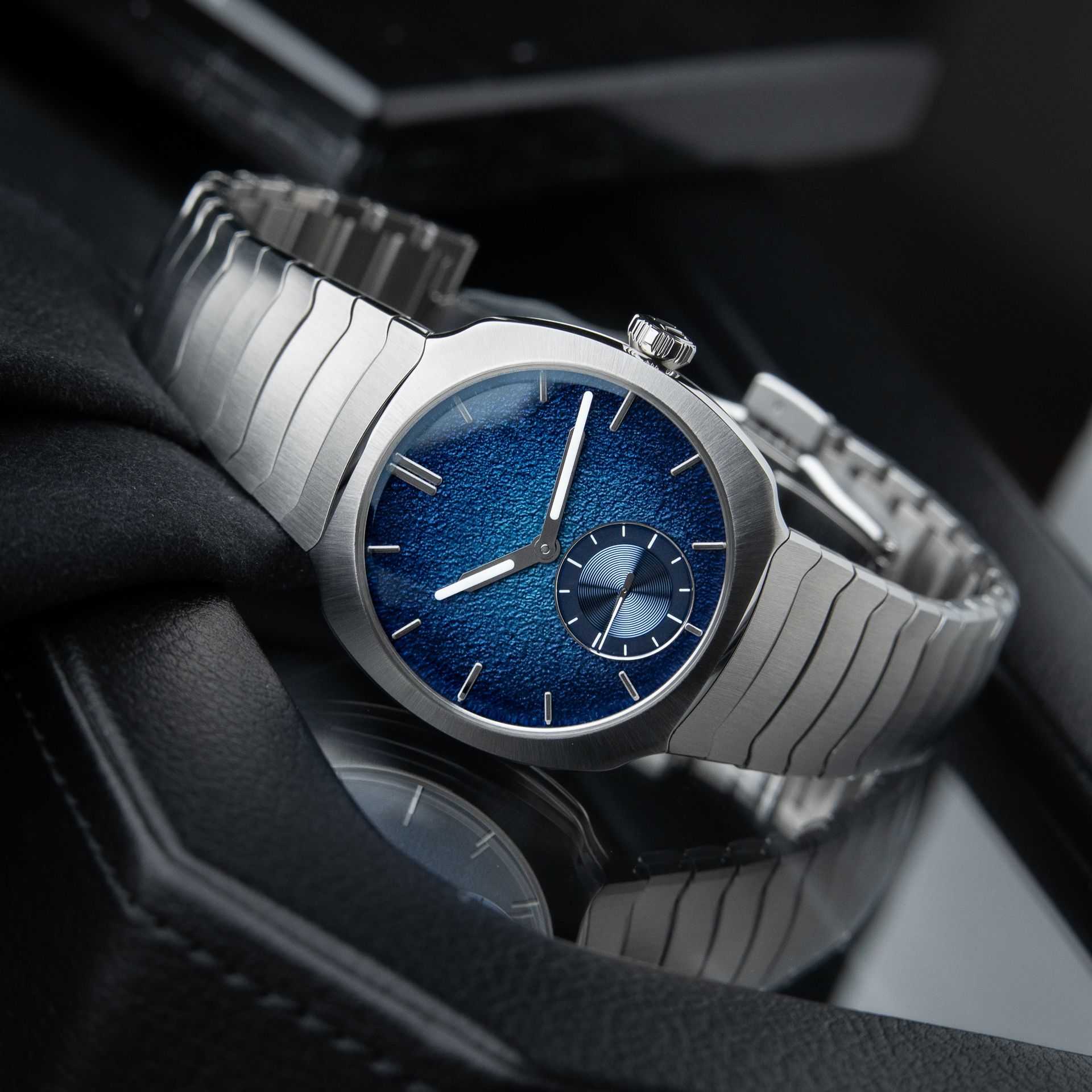 H.Moser & Cie. Streamliner UNWORN 7/2025 Small Seconds Blue Enamel Steel