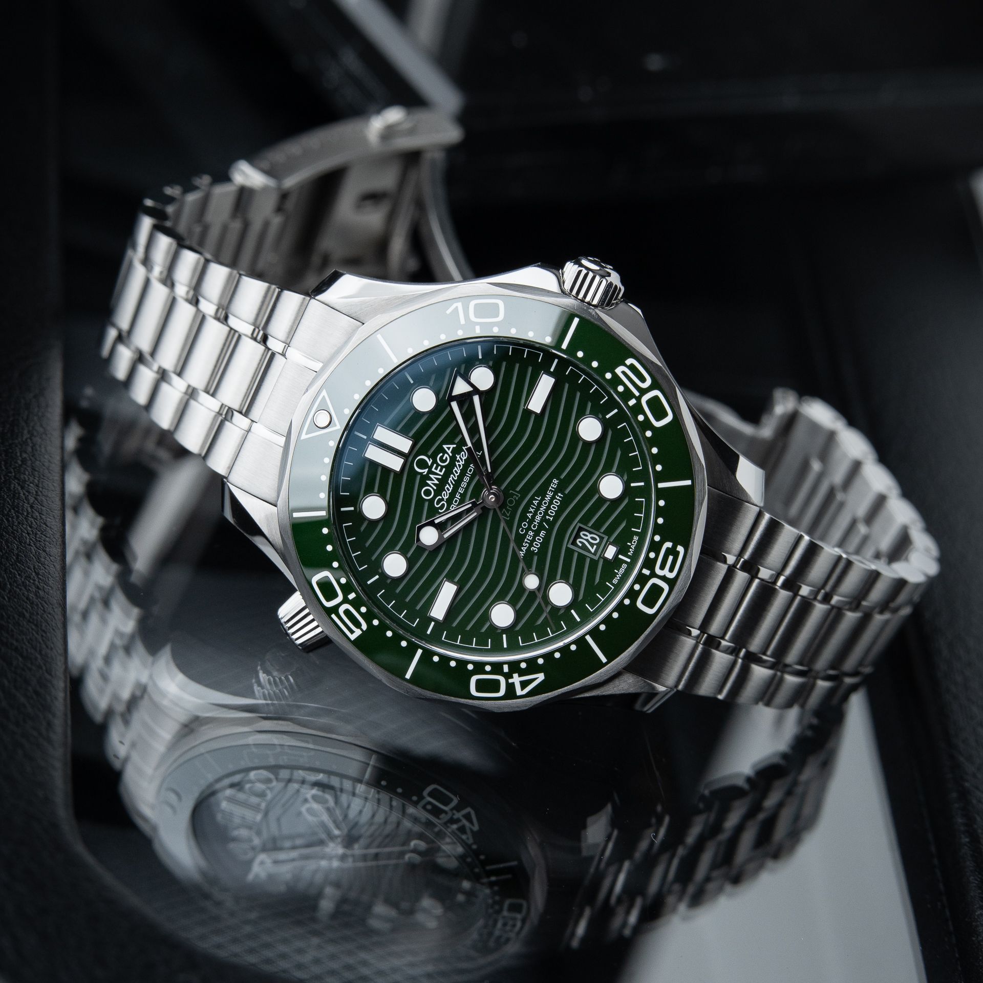 Omega Seamaster SMP Diver 300M 2 BRACELETS Green Ceramic Dial Strap 42mm